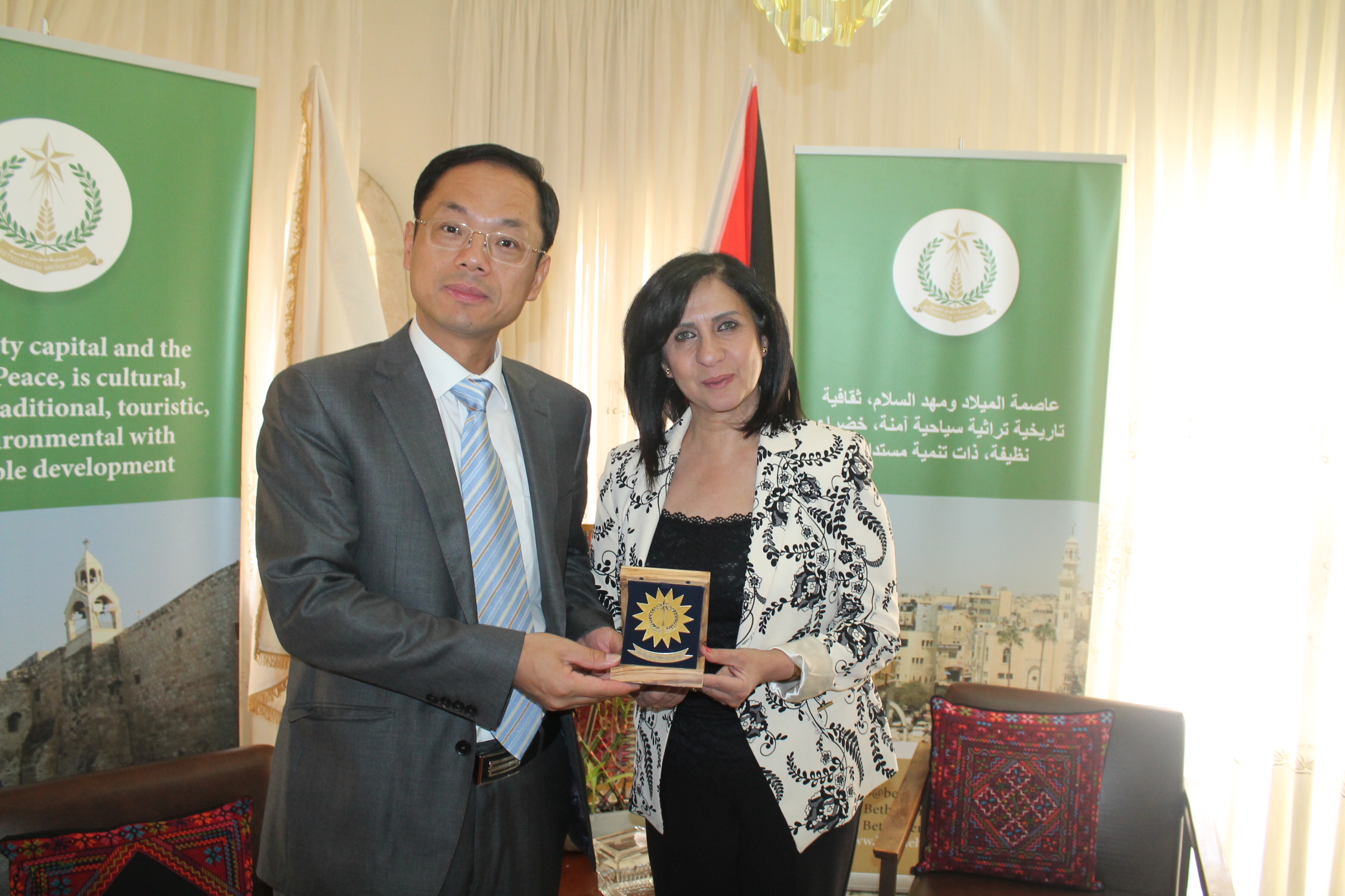 السفير الصيني يزور بلدية بيت لحم ويعرب عن رغبته الشديدة في التعاون المشترك