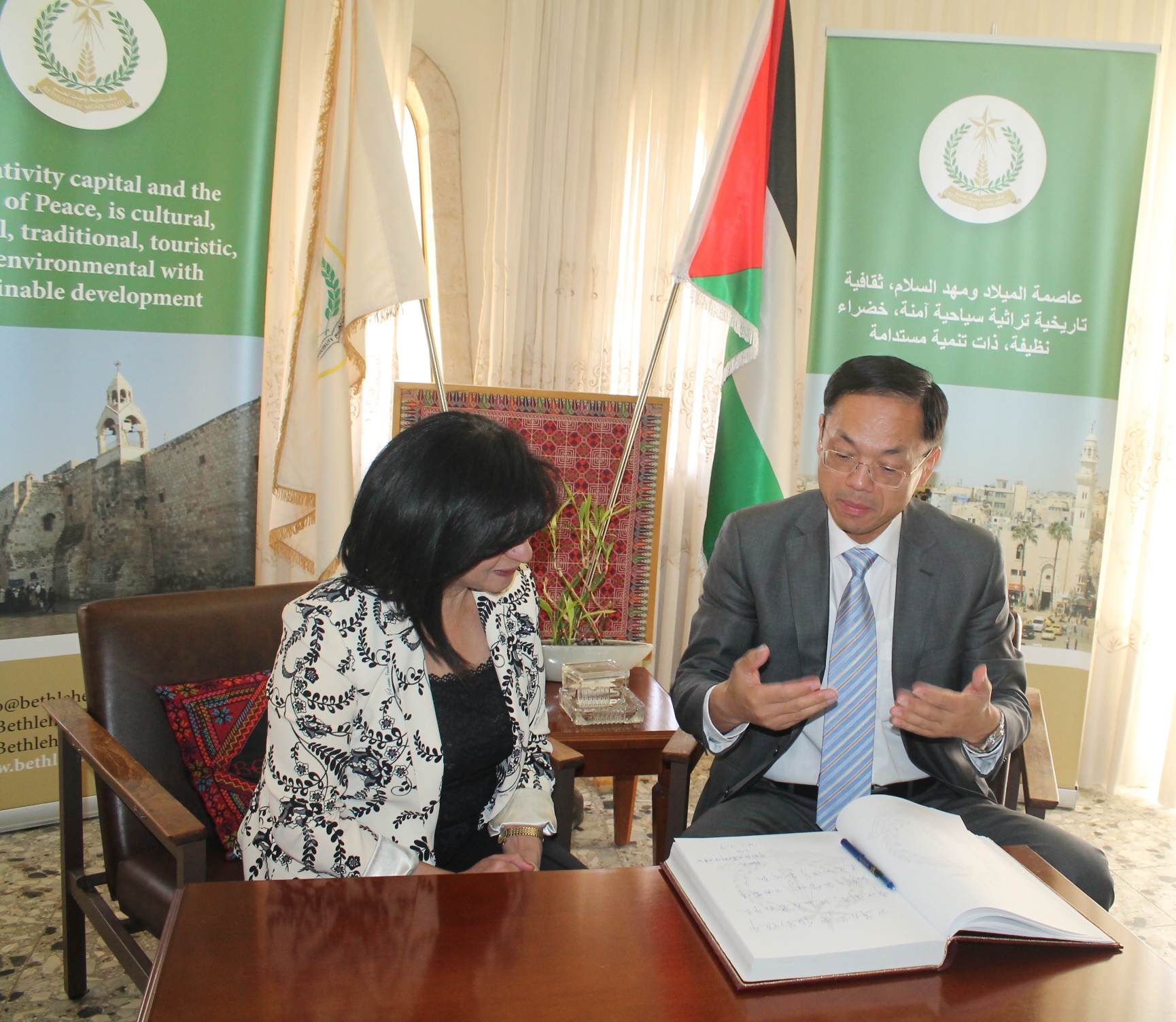 السفير الصيني يزور بلدية بيت لحم ويعرب عن رغبته الشديدة في التعاون المشترك