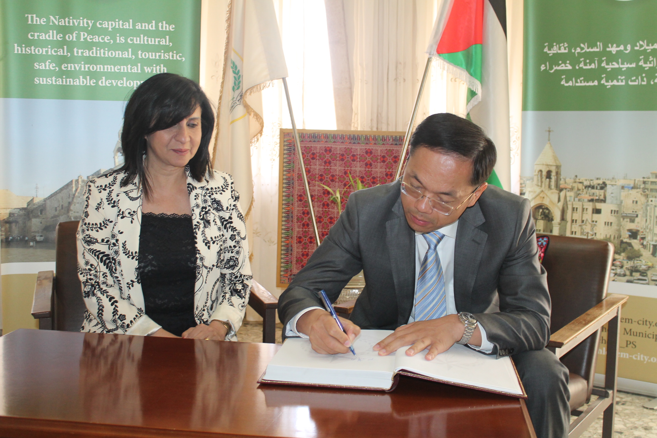 السفير الصيني يزور بلدية بيت لحم ويعرب عن رغبته الشديدة في التعاون المشترك