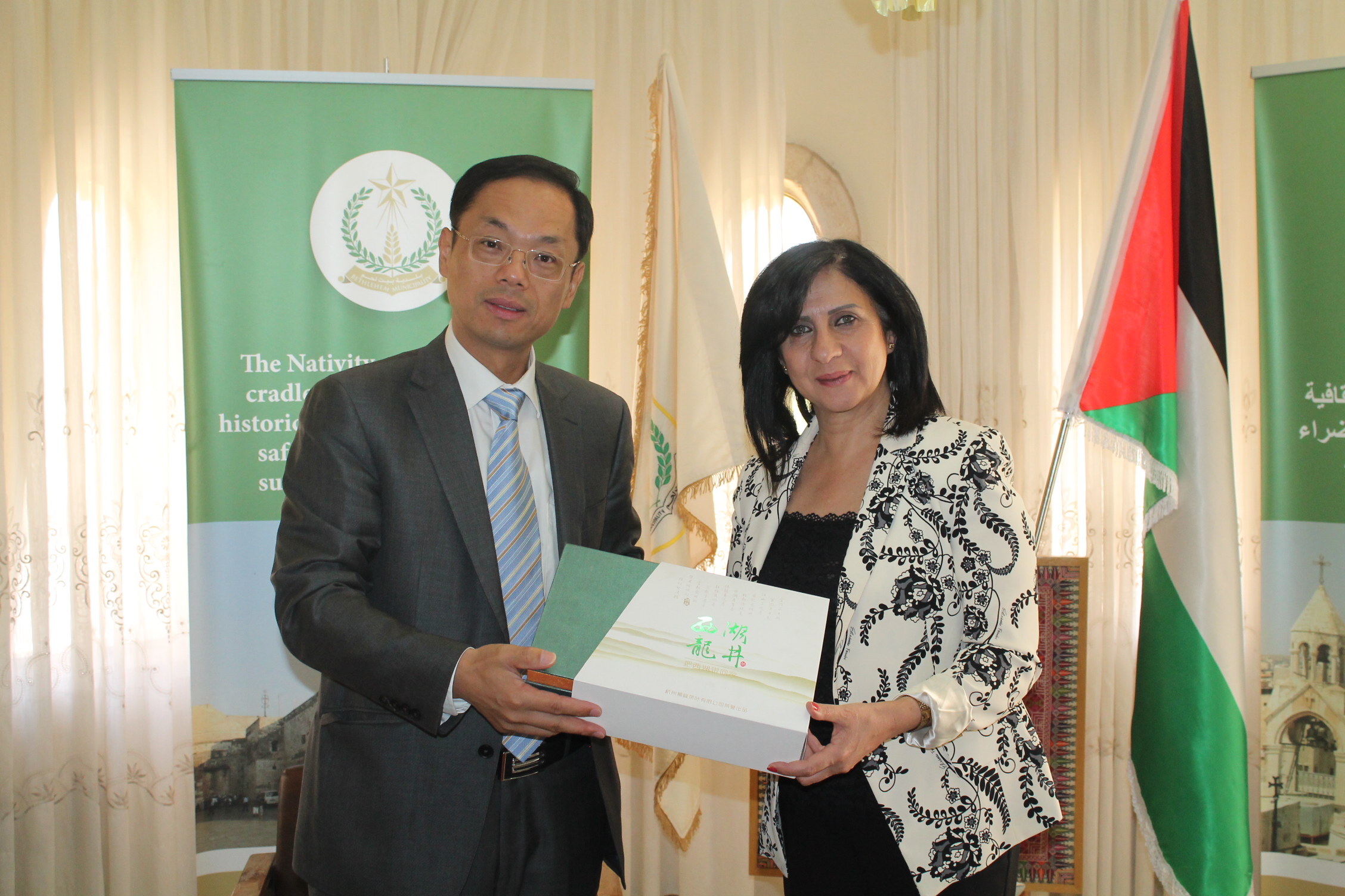 السفير الصيني يزور بلدية بيت لحم ويعرب عن رغبته الشديدة في التعاون المشترك