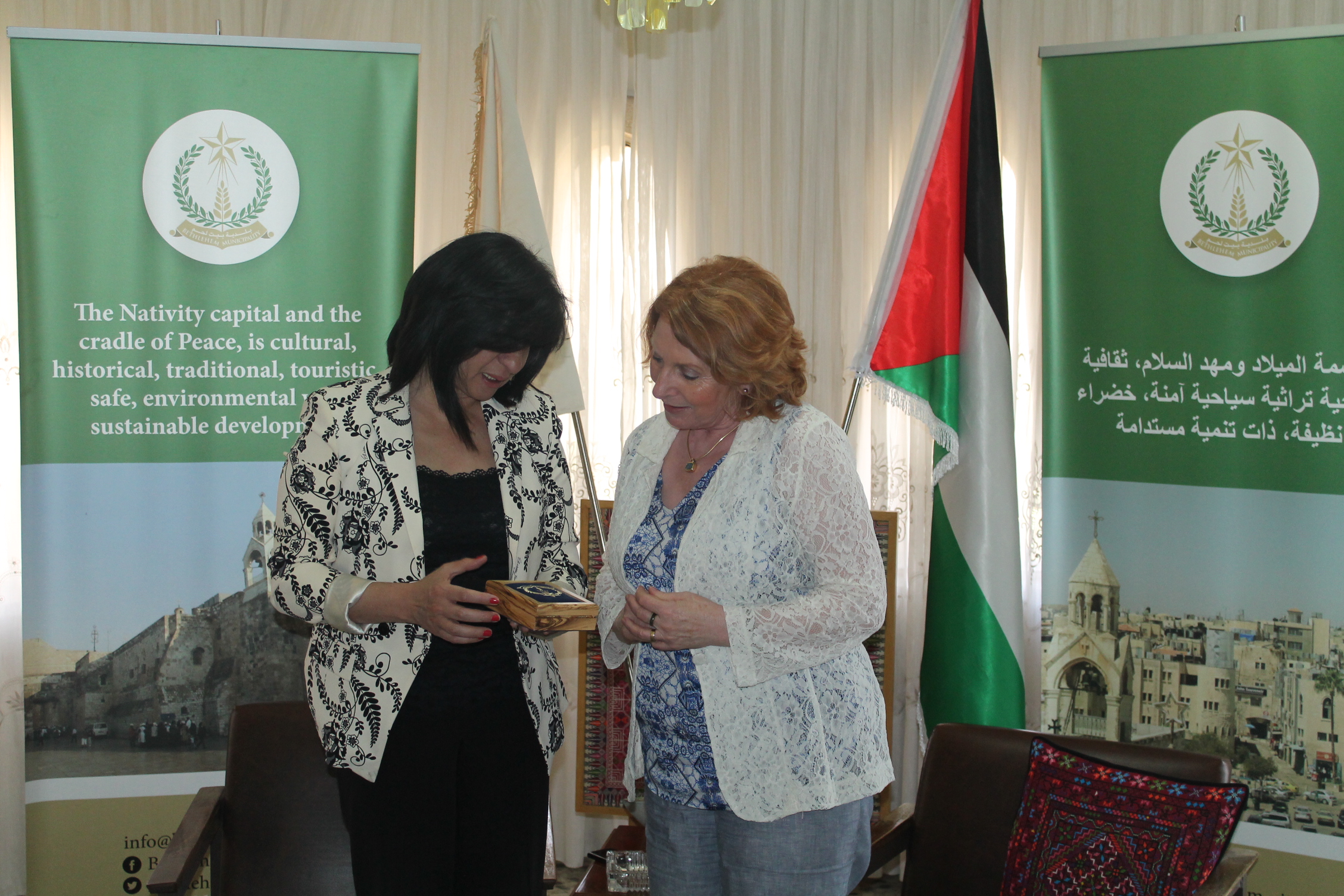 وزيرة الصحة الايرلندية تلتقي برئيسة بلدية بيت لحم