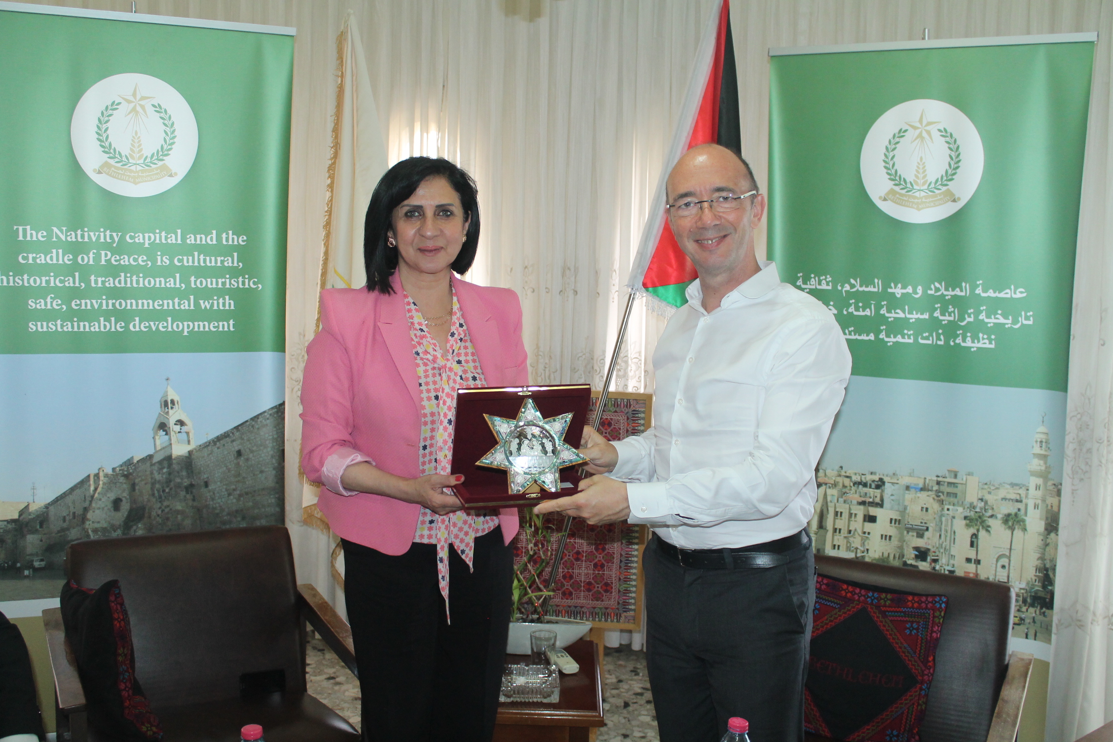 وفد من مقاطعة  أينو البلجيكية يزور بلدية بيت لحم  