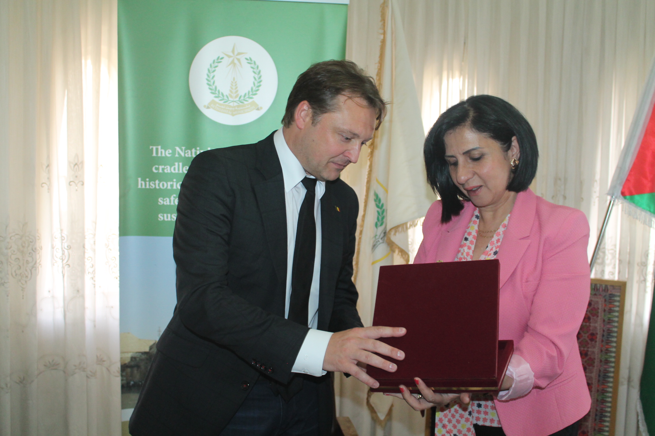 وفد من مقاطعة  أينو البلجيكية يزور بلدية بيت لحم  