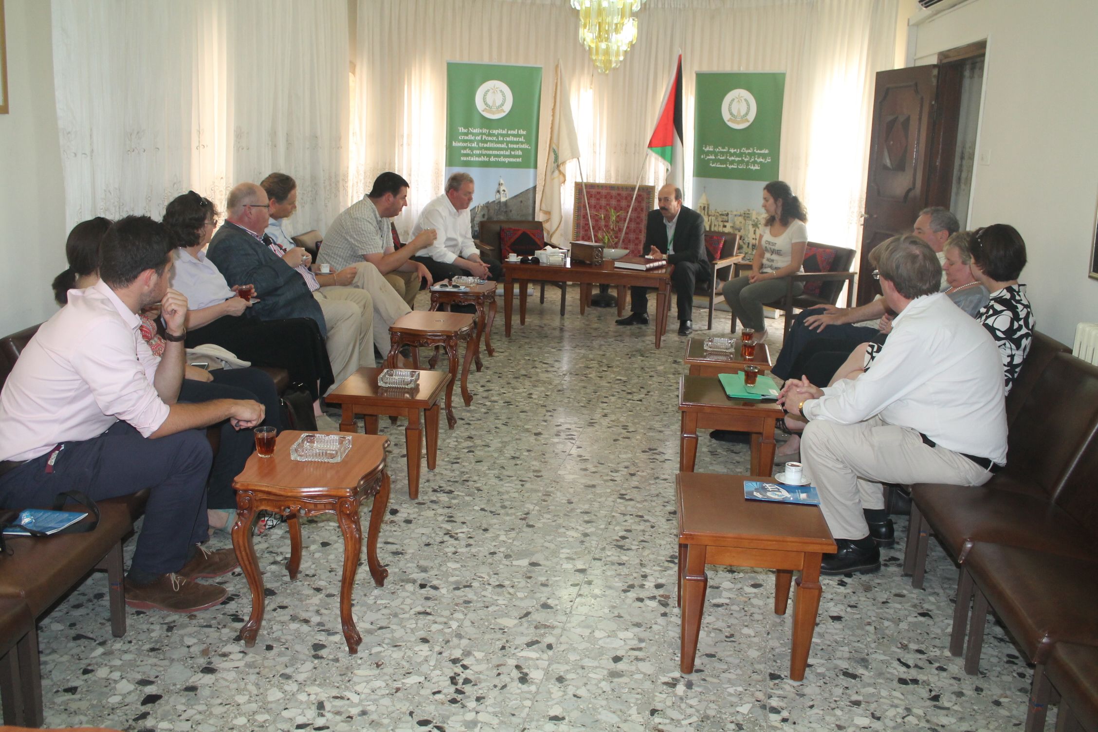 جانب من زيارة مجموعة من البرلمانيين البريطانيين الى بلدية بيت لحم