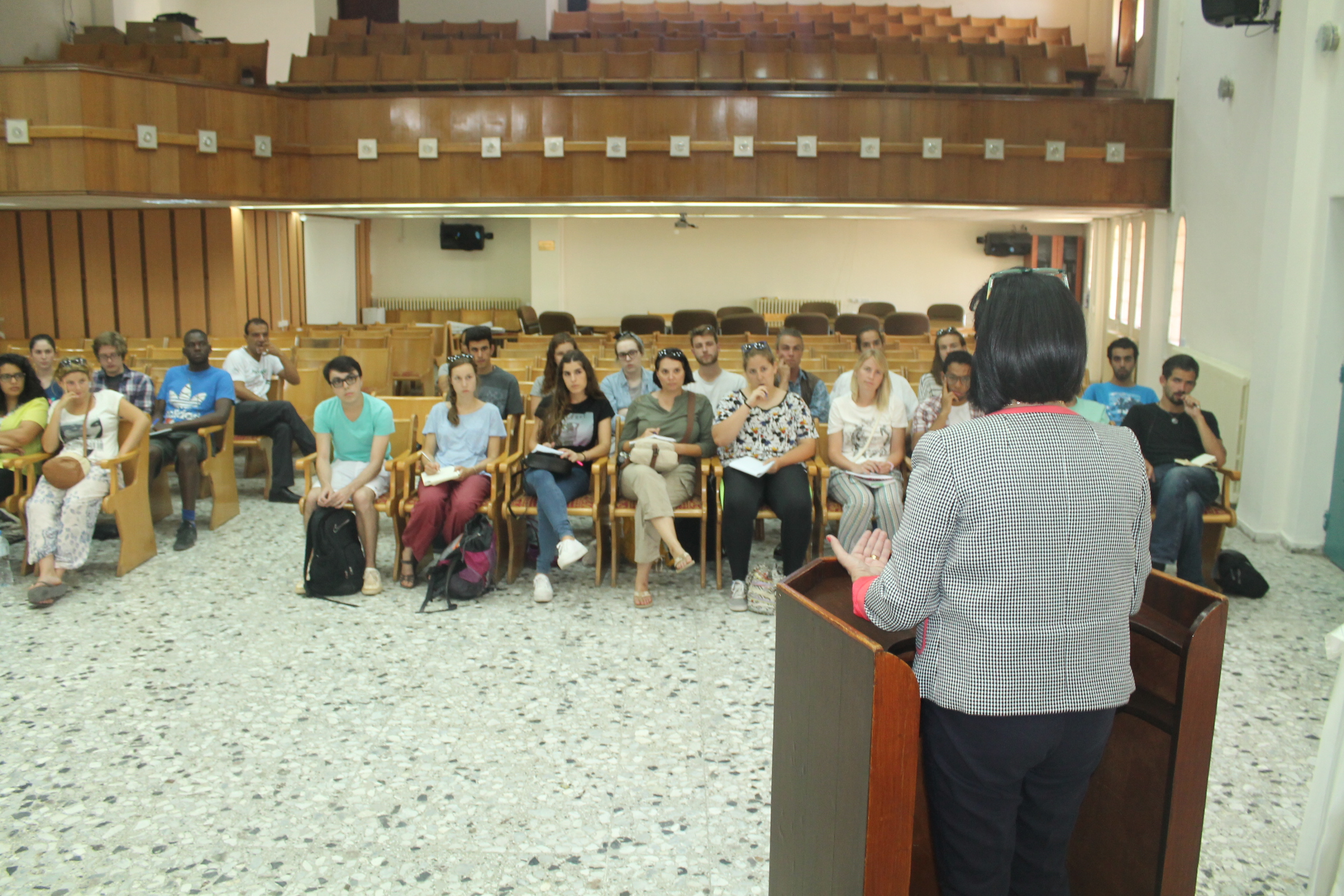 جانب من زيارة وفد مخيم التضامن الدولي مع الشعب الفلسطيني إلى بلدية بيت لحم