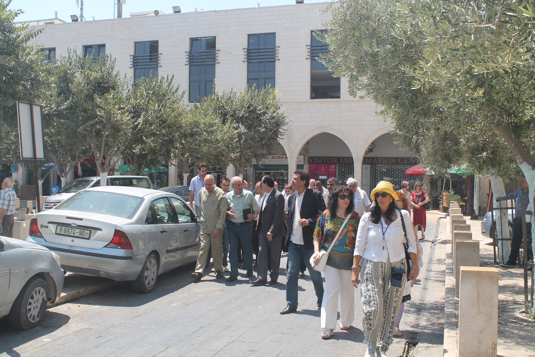 رئيسة بلدية بيت لحم تستقبل وفد الأدباء والشعراء  المشارك في الملتقى الفلسطيني السابع