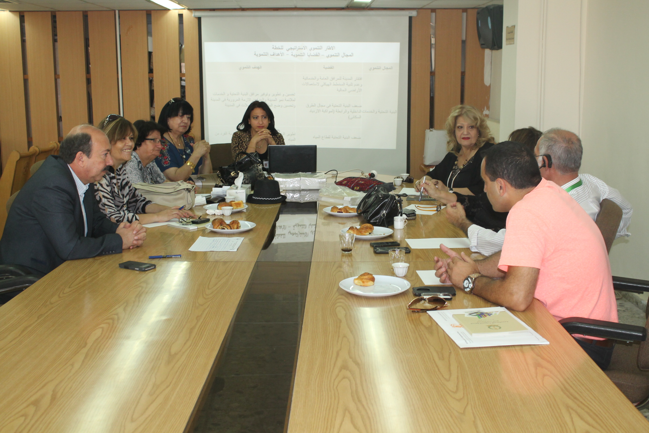 بلدية بيت لحم تعقد اجتماعا لأعضاء فريق التخطيط الأساسي ومنسقي لجان العمل التخصصية لتعديل الإطار الزمني للخطة التنموية الإستراتيجية للمدينة 