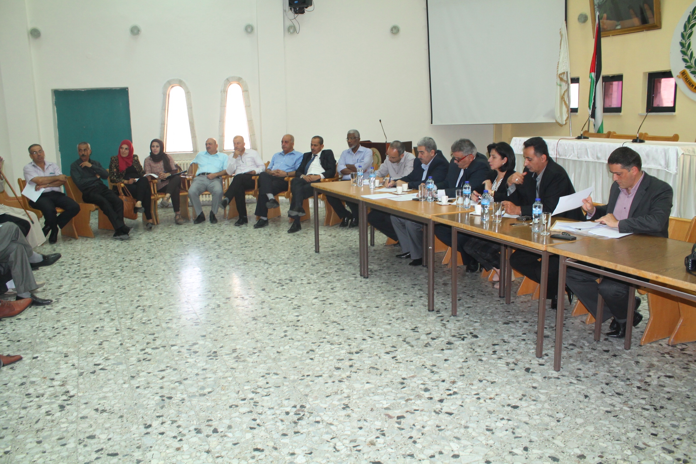 سلطة المياه تبحث في بلدية بيت لحم الاوضاع المائية في محافظة بيت لحم