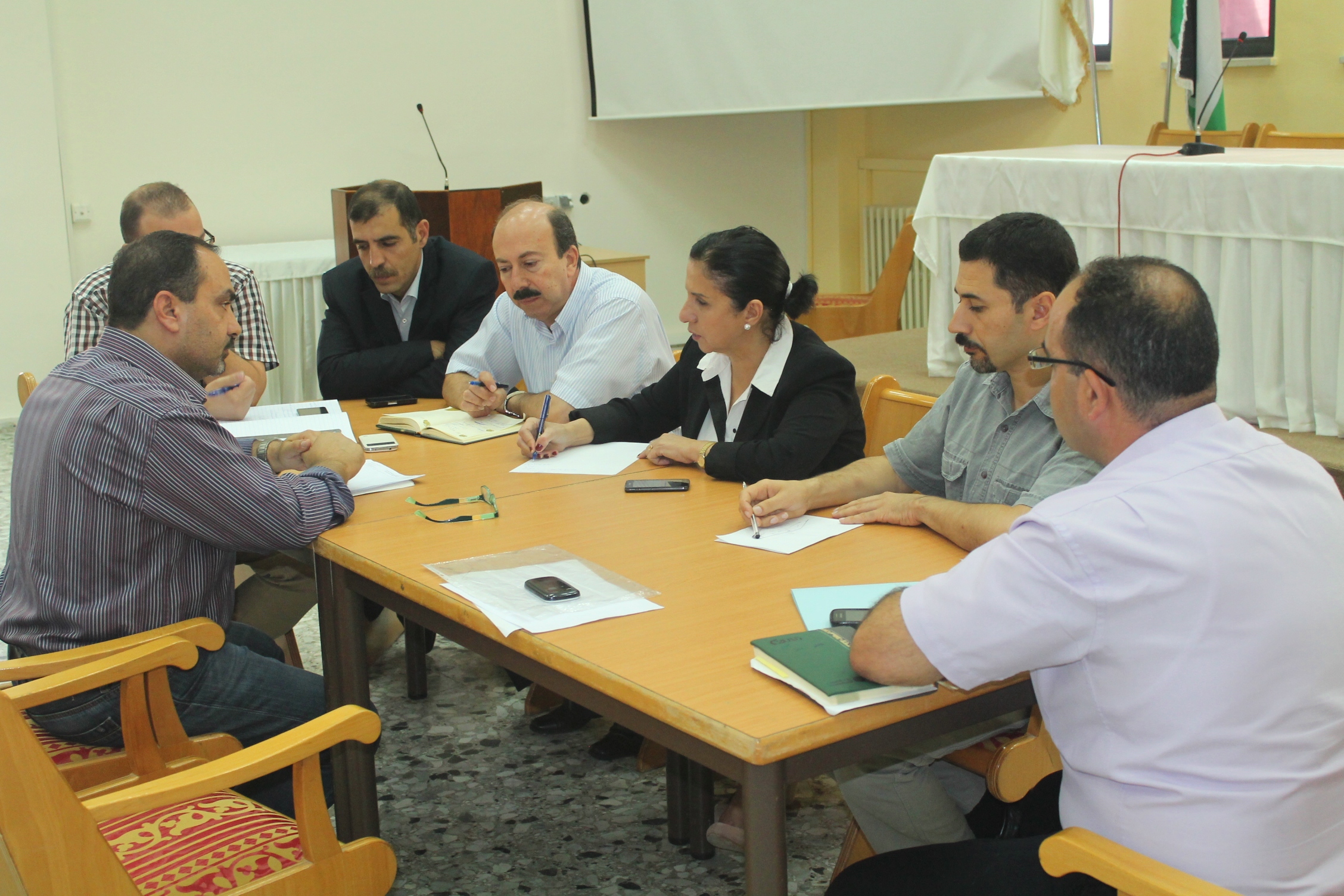 بلدية بيت لحم تتابع عن كثب المواضيع الطارئة لمواطني المدينة بحضور رئيسة ومدير عام البلدية ومدراء الدوائر 