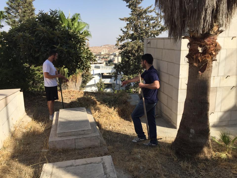 مجلس شبابي بيت لحم يشارك في تنظيف مقبرة الأرمن