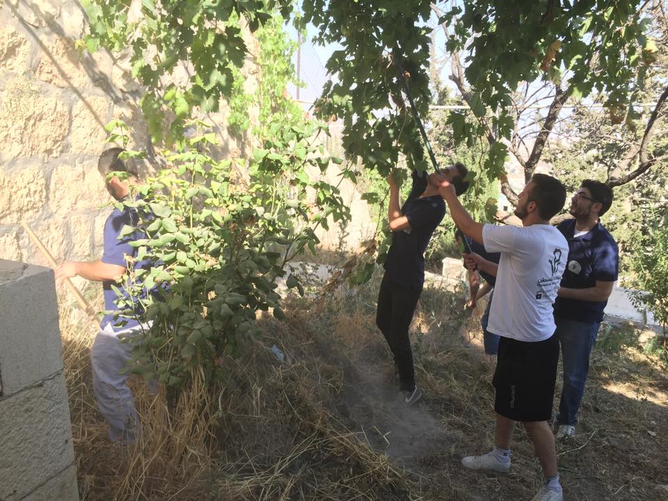 مجلس شبابي بيت لحم يشارك في تنظيف مقبرة الأرمن