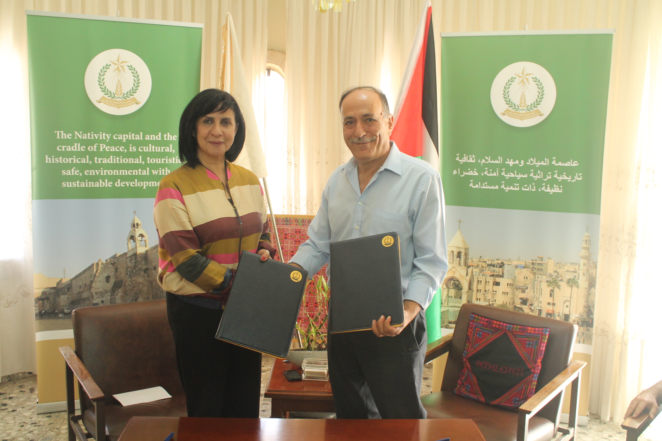 رئيسة بلدية بيت لحم توقع اتفاقية عمل لتطوير نظام مالي محوسب جديد للبلدية مع شركة أنظمة الغسان