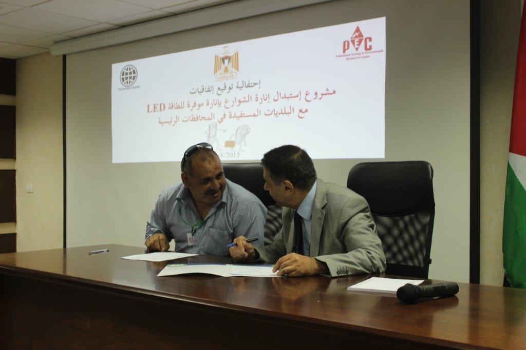 بلدية بيت لحم توقع إتفاقية تفاهم مع سلطة الطاقة والموارد الطبيعية  للاستبدال إنارة شارع ياسر عرفات