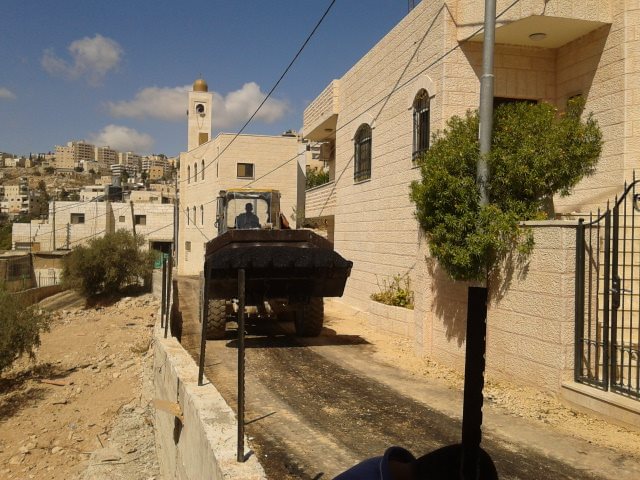 بلدية بيت لحم تنهي تعبيد الطريق المتفرع من شارع واد شاهين  وذلك ضمن مشروع تعبيد طرق داخلية بتمويل من الصندوق العربي للانماء الاقتصادي والاجتماعي