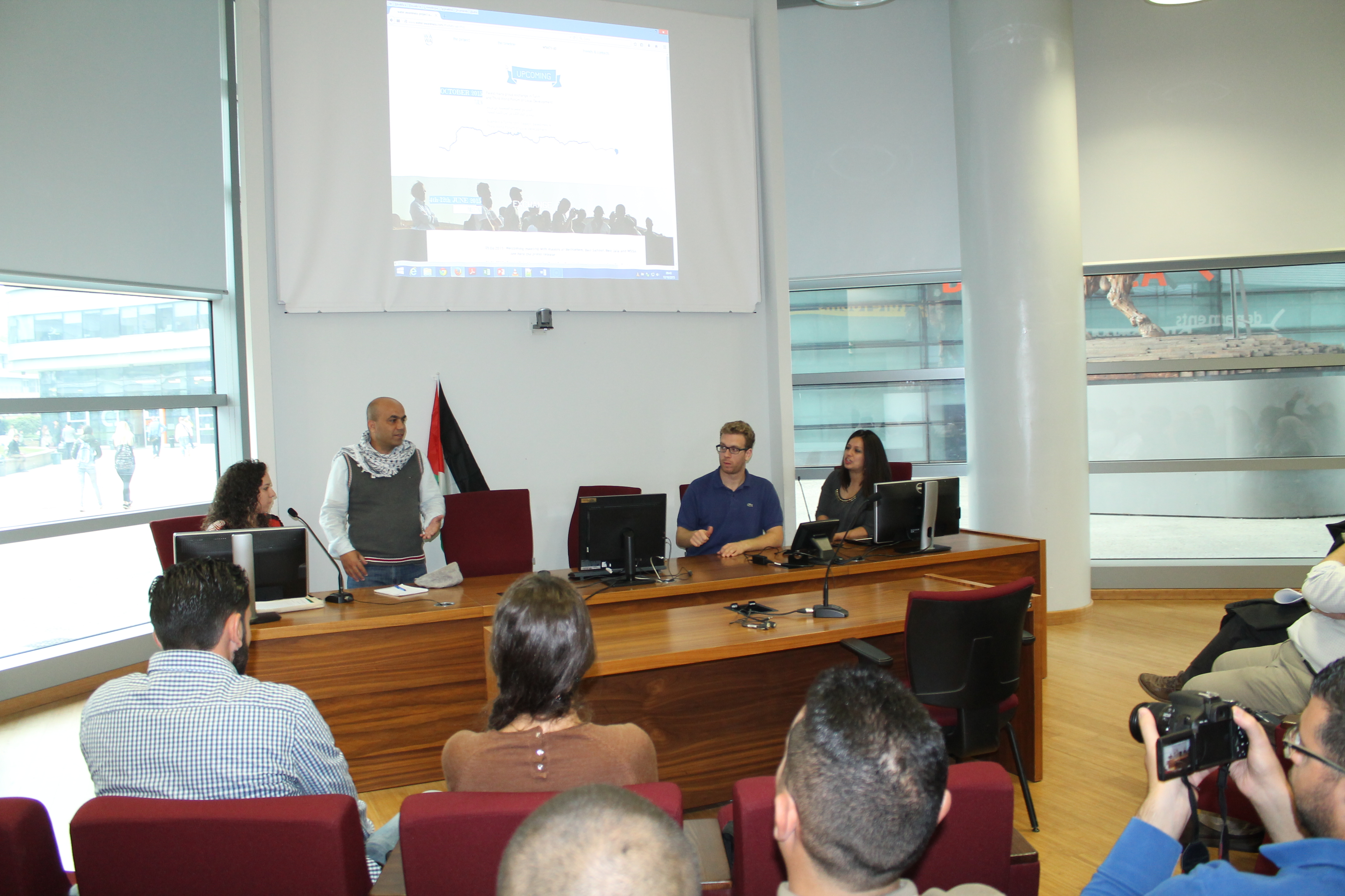 العلم الفلسطيني حاضر في المؤتمر الدولي الثالث للتنمية الإقتصادية المحلية في القصر الملكي في تورين من خلال وفد سلطة المياه والمجاري وبلدية بيت لحم بيت جالا بيت ساحور 
