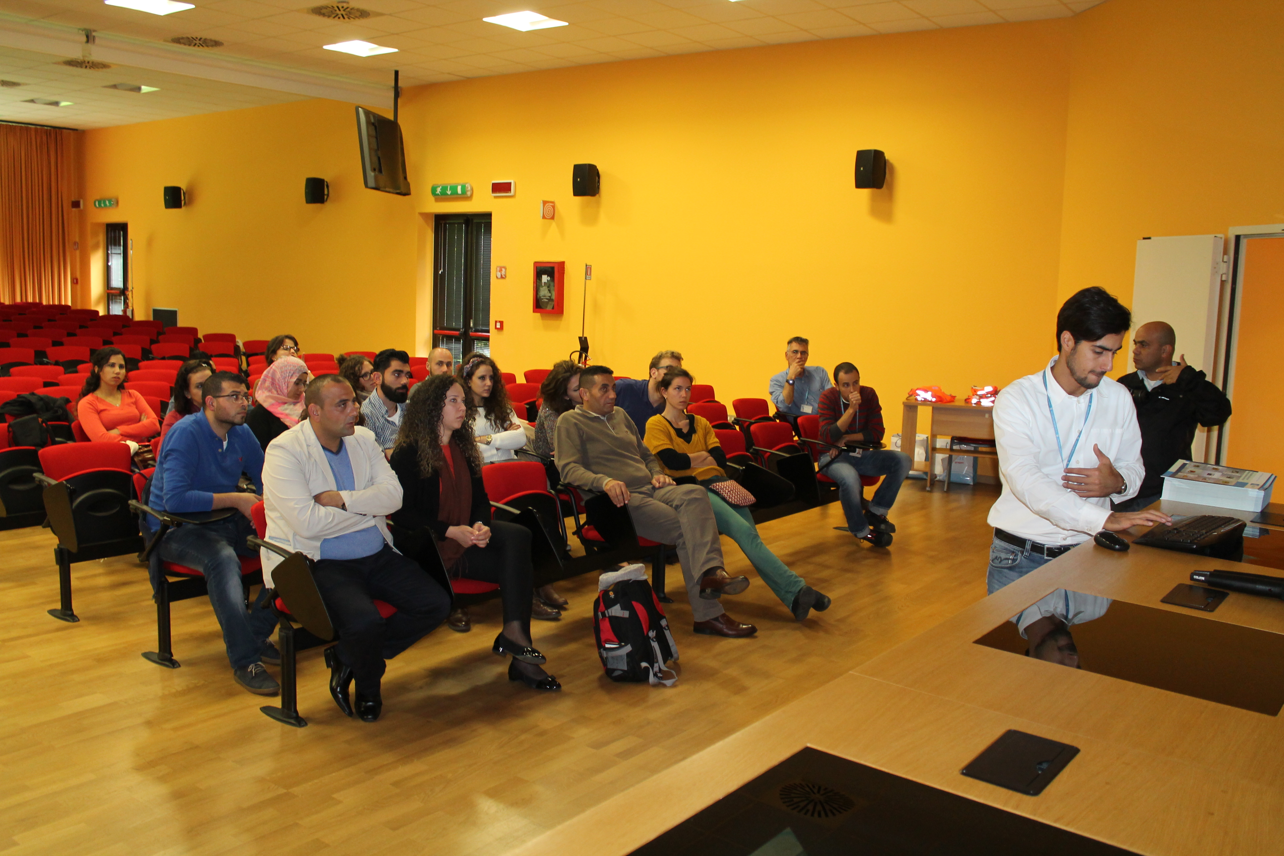 العلم الفلسطيني حاضر في المؤتمر الدولي الثالث للتنمية الإقتصادية المحلية في القصر الملكي في تورين من خلال وفد سلطة المياه والمجاري وبلدية بيت لحم بيت جالا بيت ساحور 