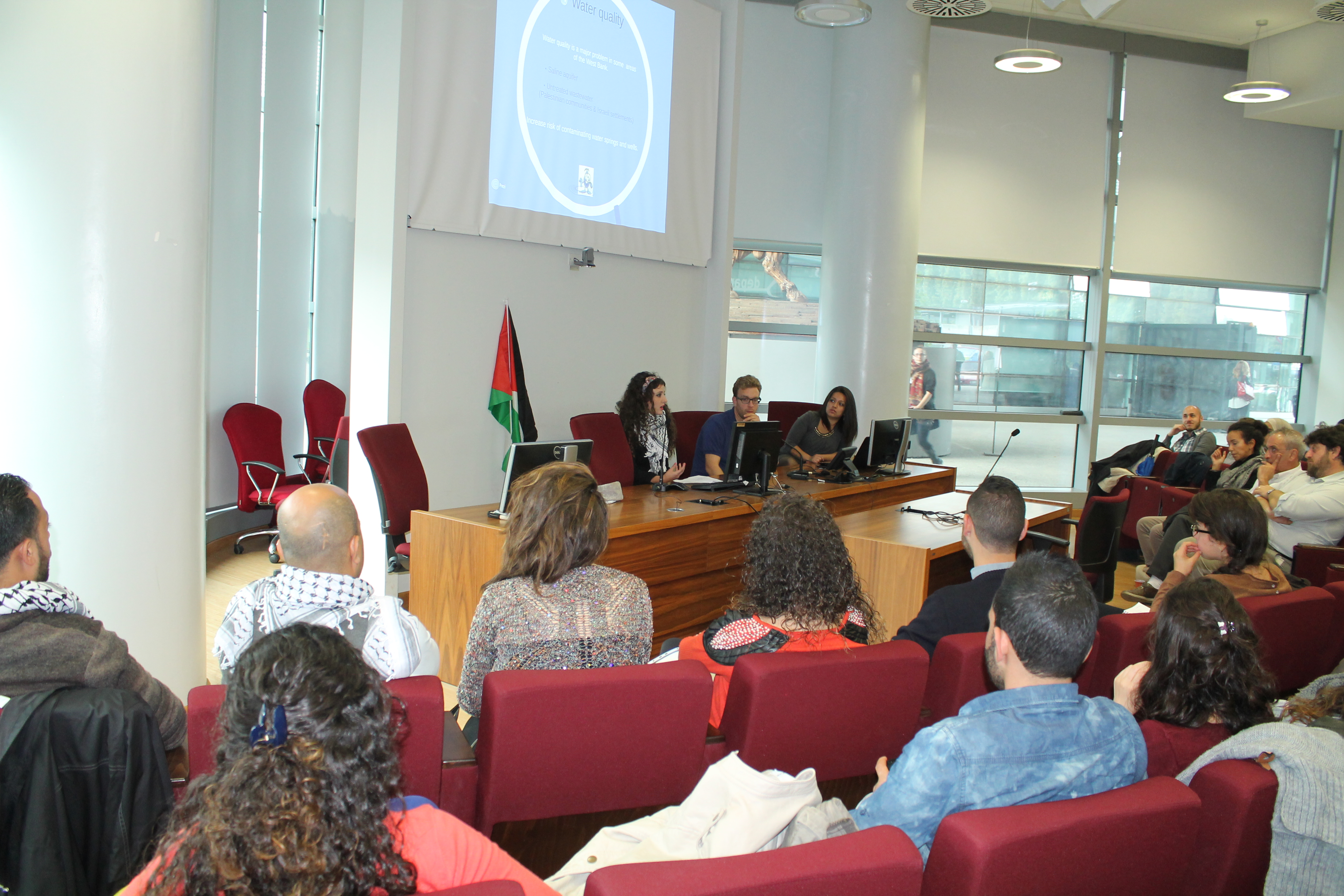 العلم الفلسطيني حاضر في المؤتمر الدولي الثالث للتنمية الإقتصادية المحلية في القصر الملكي في تورين من خلال وفد سلطة المياه والمجاري وبلدية بيت لحم بيت جالا بيت ساحور 