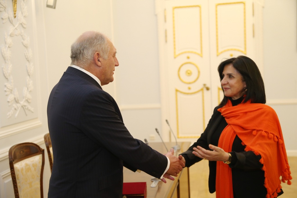 بابون تلتقي نائب محافظ سانت بطرسبورغ وتبحث سبل التعاون المشترك