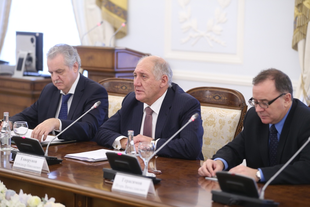 بابون تلتقي نائب محافظ سانت بطرسبورغ وتبحث سبل التعاون المشترك