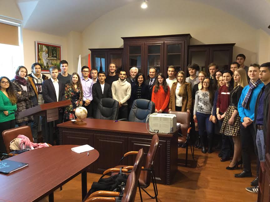 بابون تلتقي نائب محافظ سانت بطرسبورغ وتبحث سبل التعاون المشترك