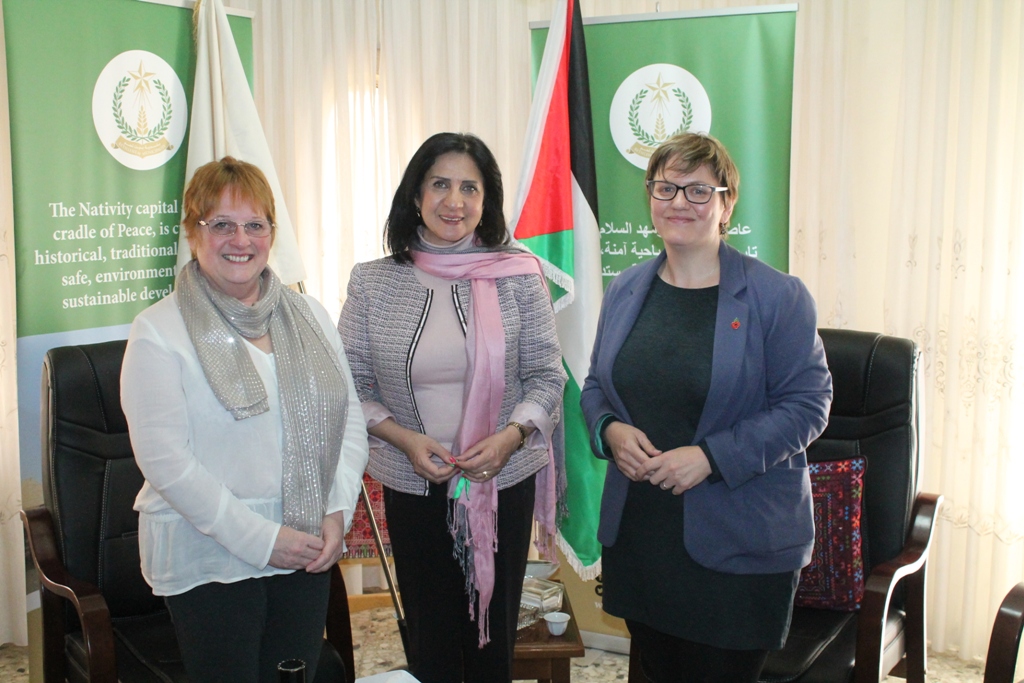 بابون تستقبل وفدين من بريطانيا وفرنسا وتنقل لهم واقع المدينة وأهم التحديات 