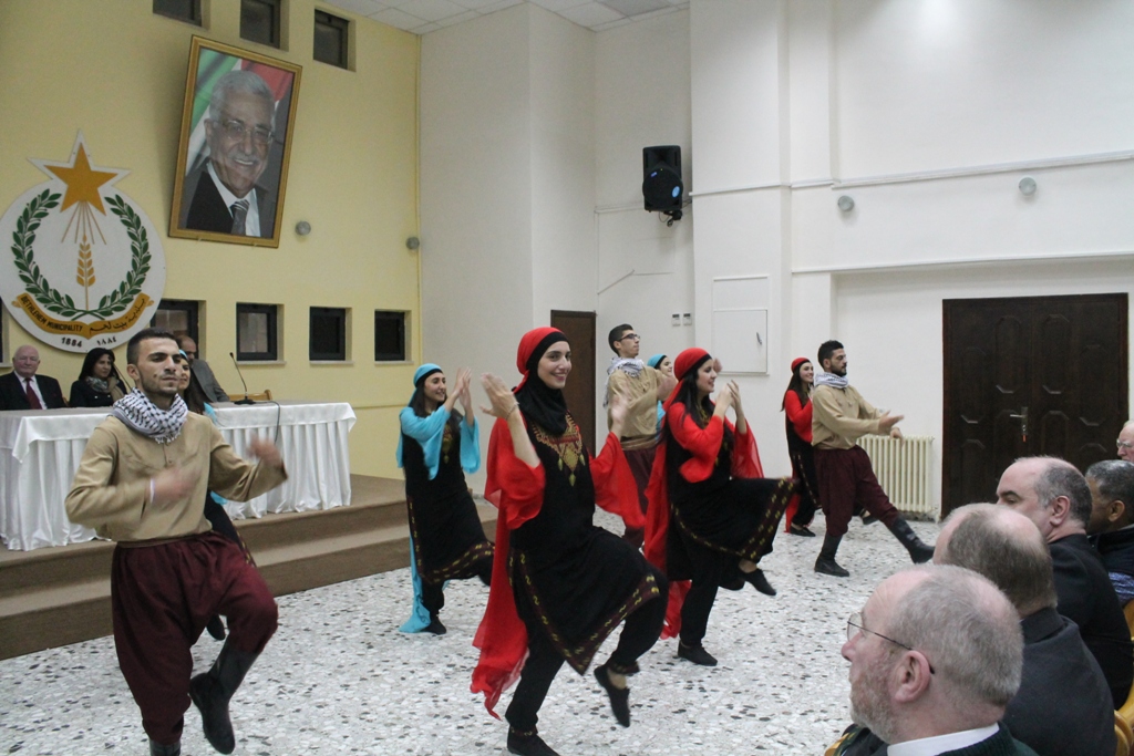 ضمن زيارتهم السنوية إلى بيت لحم لترسيخ العلاقات الثنائية وفد إسكتلندي يترأسه رئيس بلدية غلاسجو السابق يزور بلدية بيت لحم