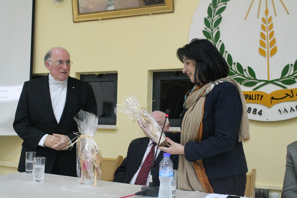 ضمن زيارتهم السنوية إلى بيت لحم لترسيخ العلاقات الثنائية وفد إسكتلندي يترأسه رئيس بلدية غلاسجو السابق يزور بلدية بيت لحم