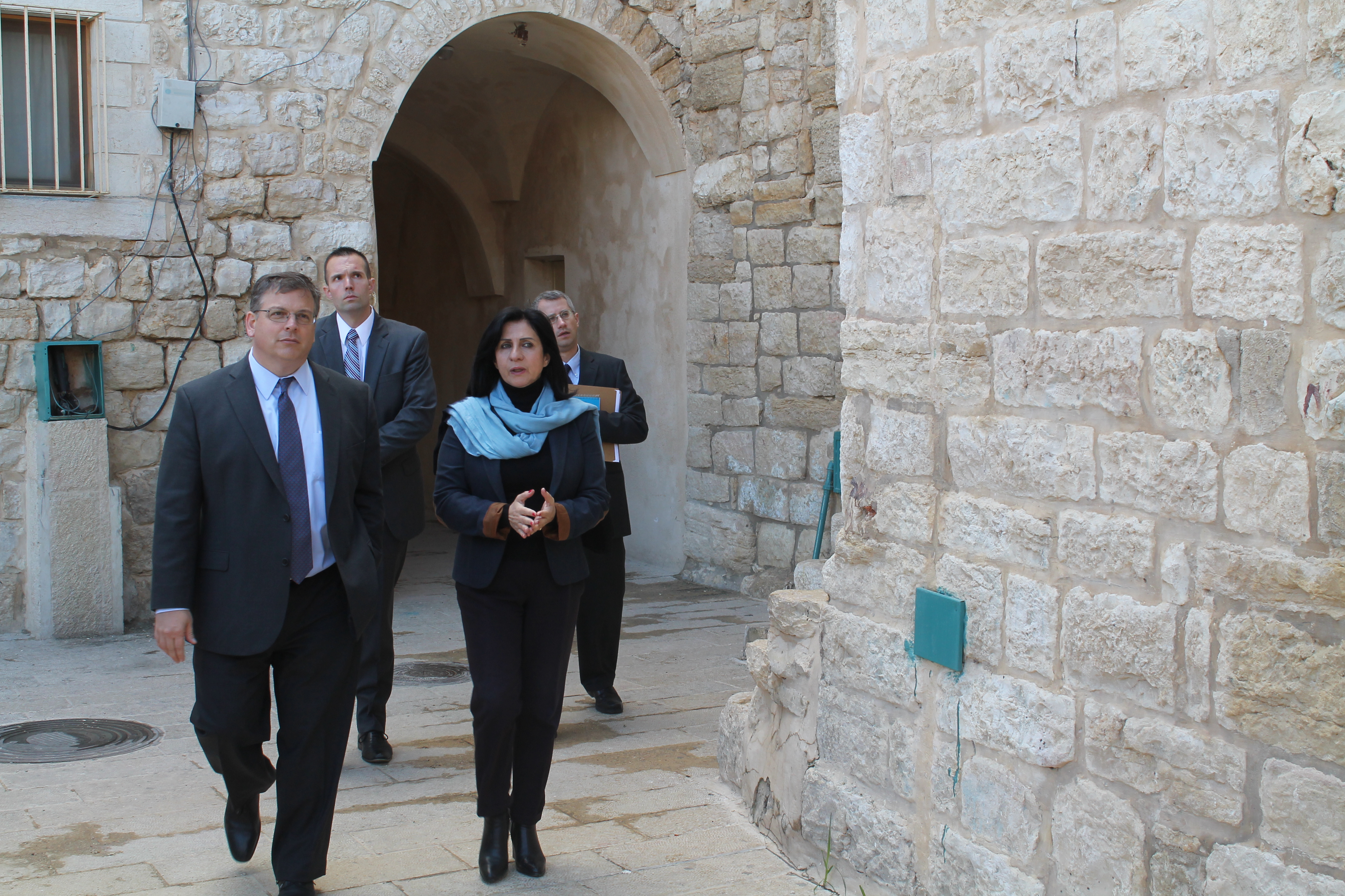 القنصل الأمريكي العام الجديد يزور بلدية بيت لحم ويلتقي رئيسة البلدية 