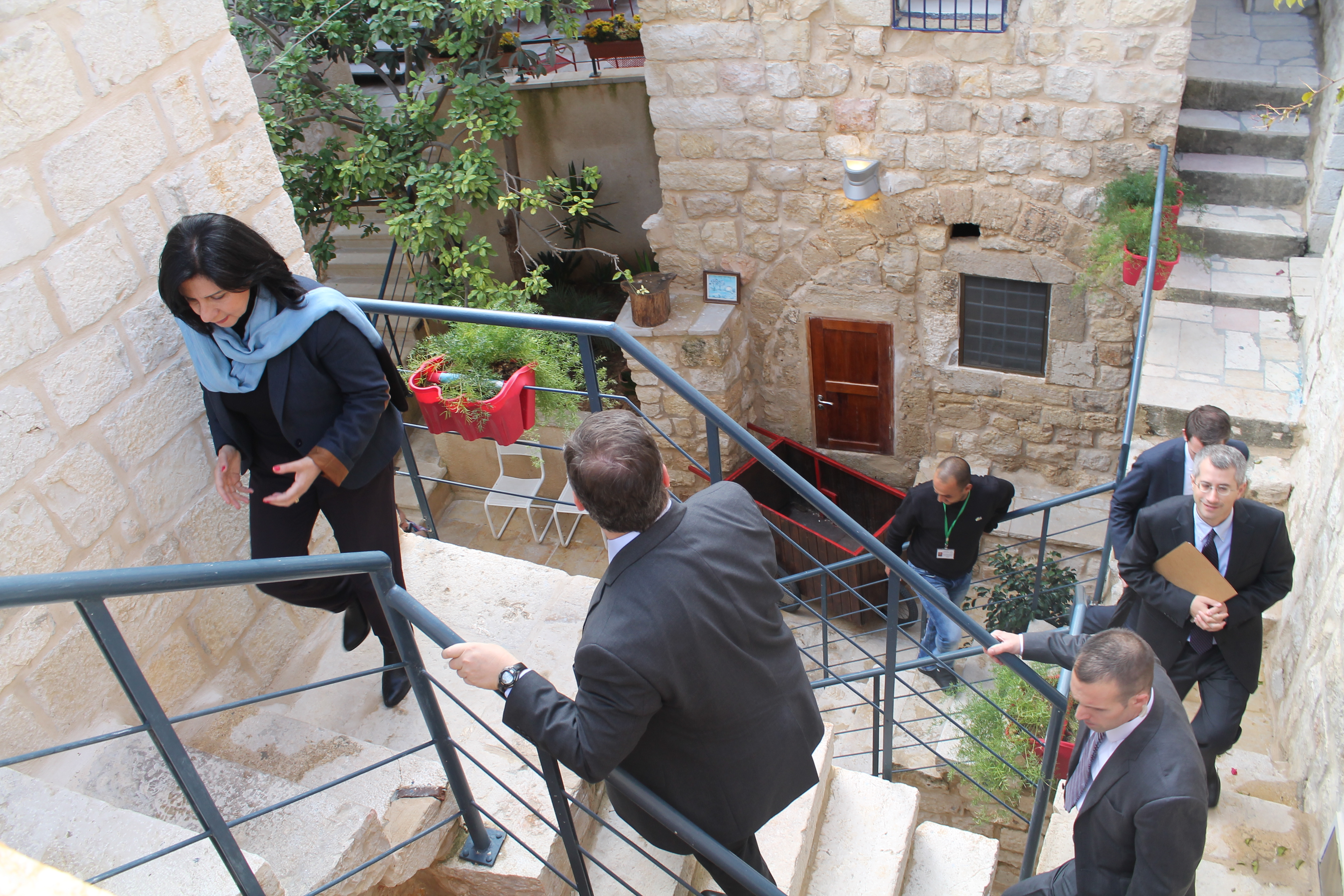 القنصل الأمريكي العام الجديد يزور بلدية بيت لحم ويلتقي رئيسة البلدية 