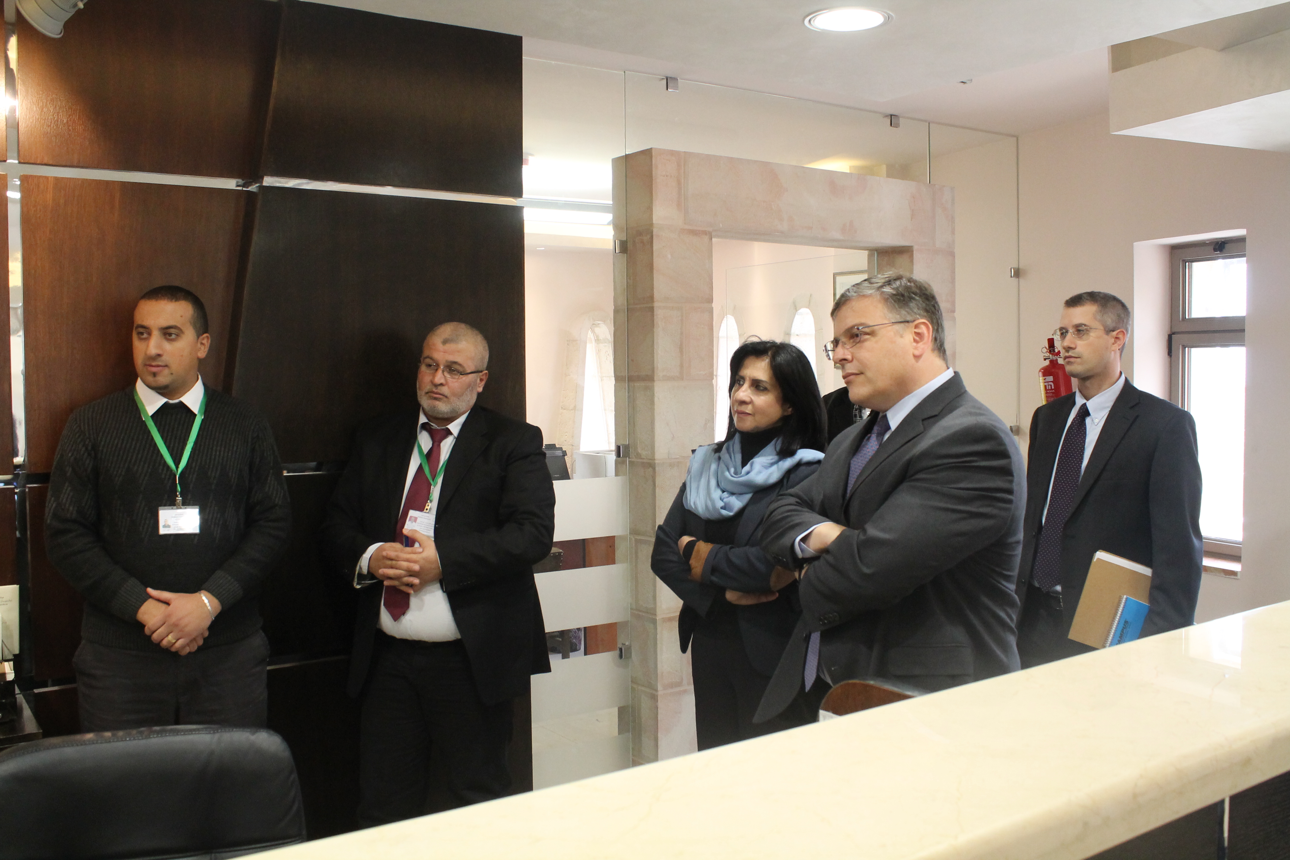 القنصل الأمريكي العام الجديد يزور بلدية بيت لحم ويلتقي رئيسة البلدية 