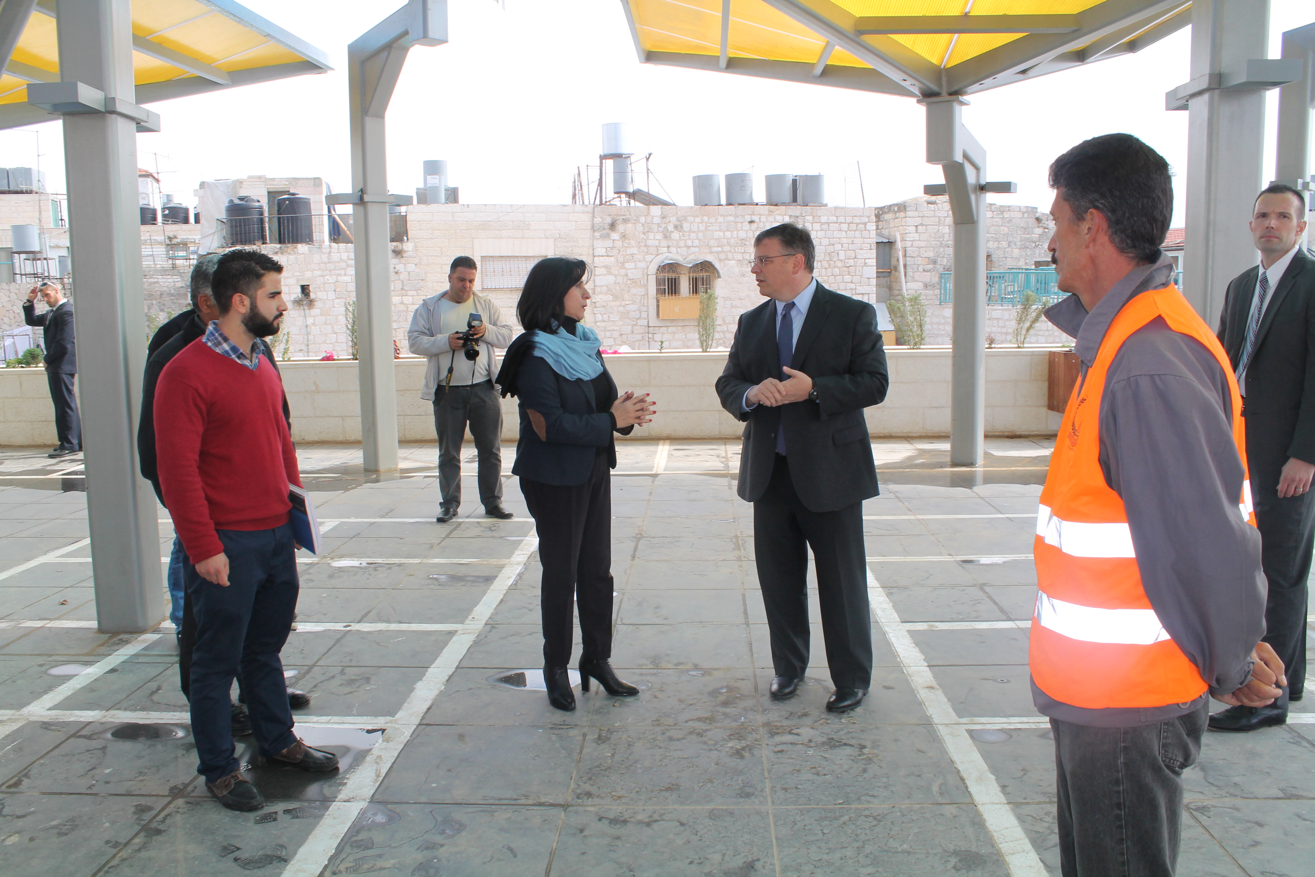 القنصل الأمريكي العام الجديد يزور بلدية بيت لحم ويلتقي رئيسة البلدية 