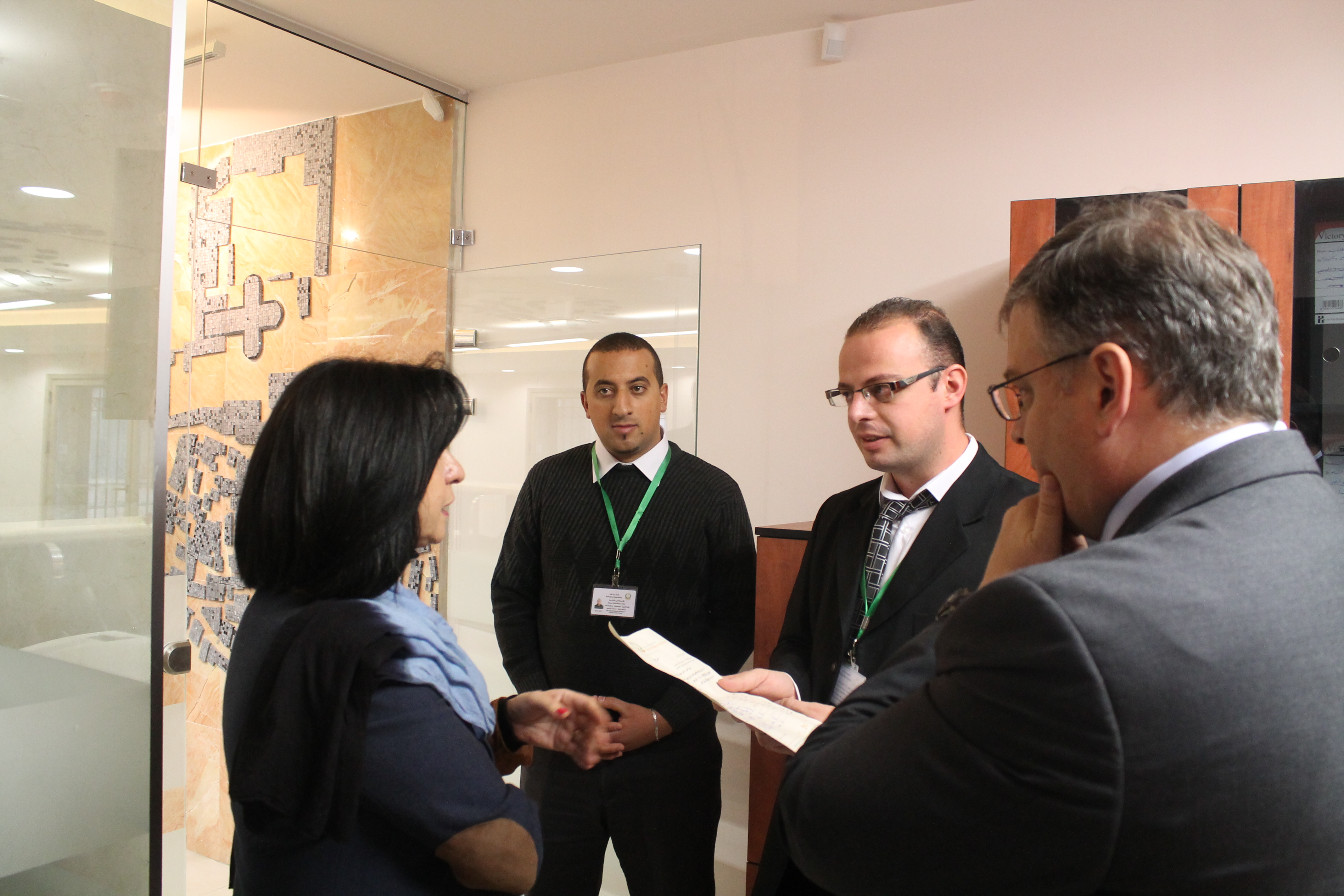 القنصل الأمريكي العام الجديد يزور بلدية بيت لحم ويلتقي رئيسة البلدية 