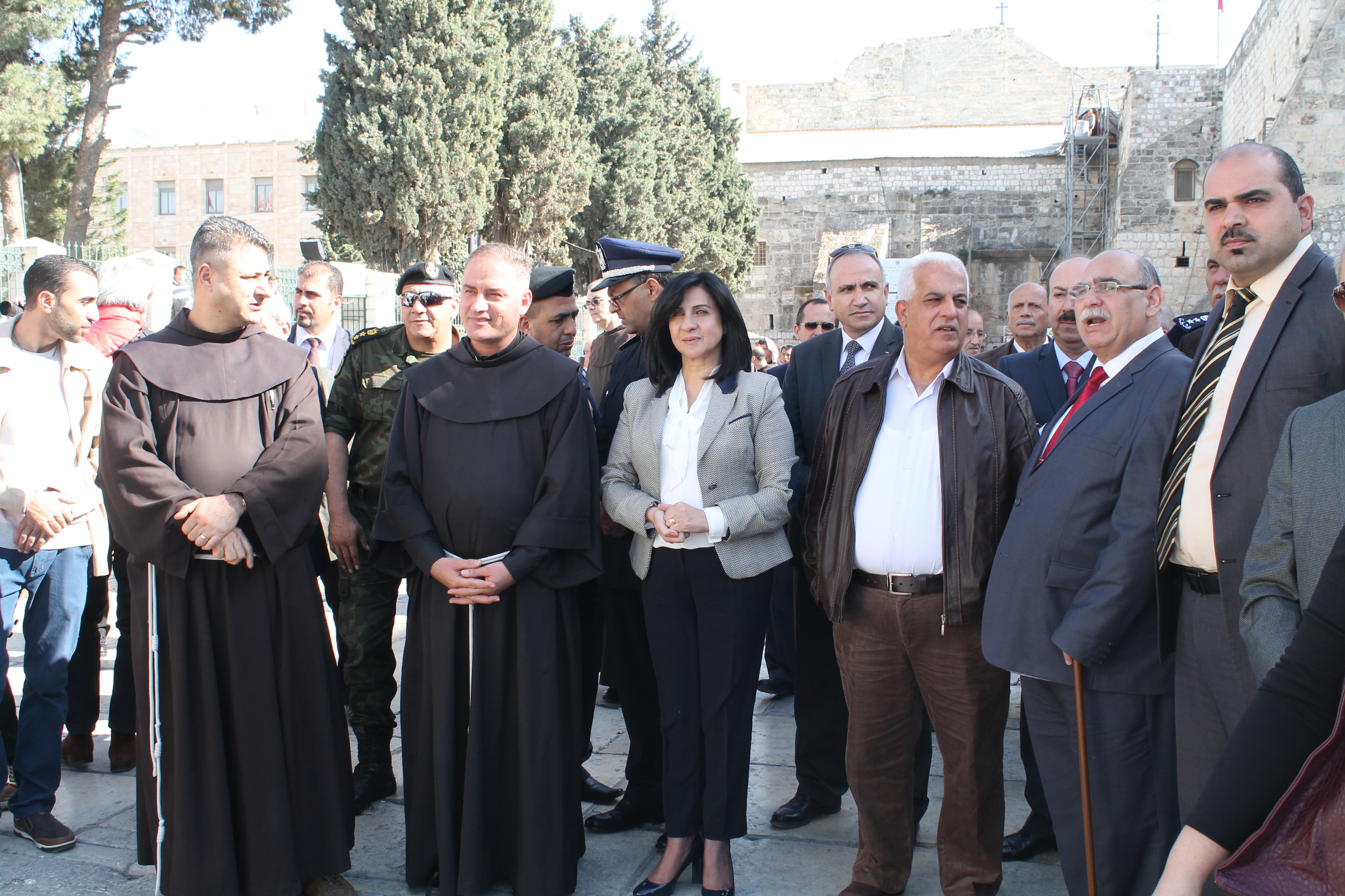 رئيسة وأعضاء بلدية بيت لحم يشاركون في إستقبال حارس الاراضي المقدسة 