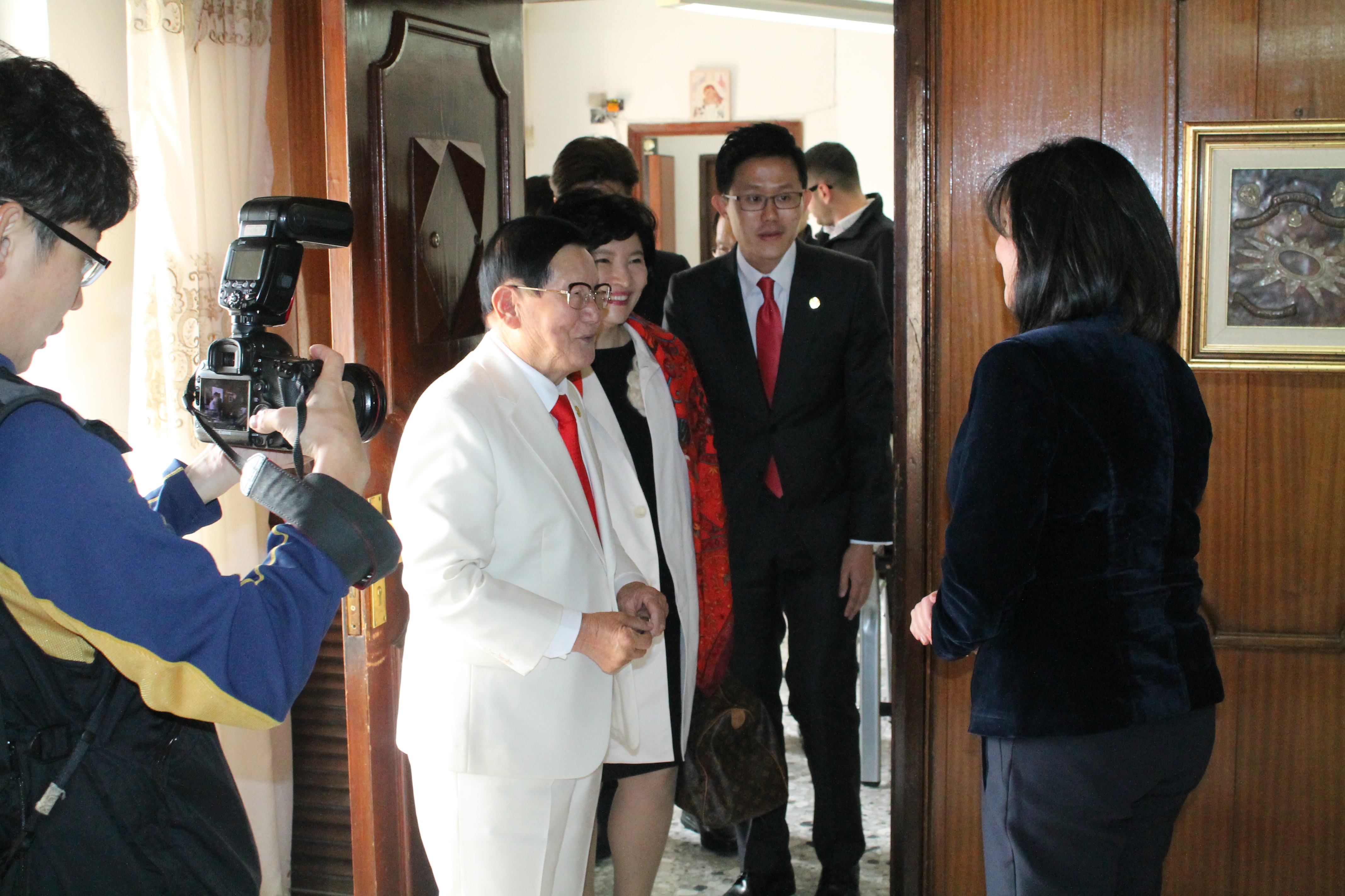 منظمة السلام الدولية التابعة للأمم المتحدة تمنح رئيسة بلدية بيت لحم شهادة سفيرة للسلام