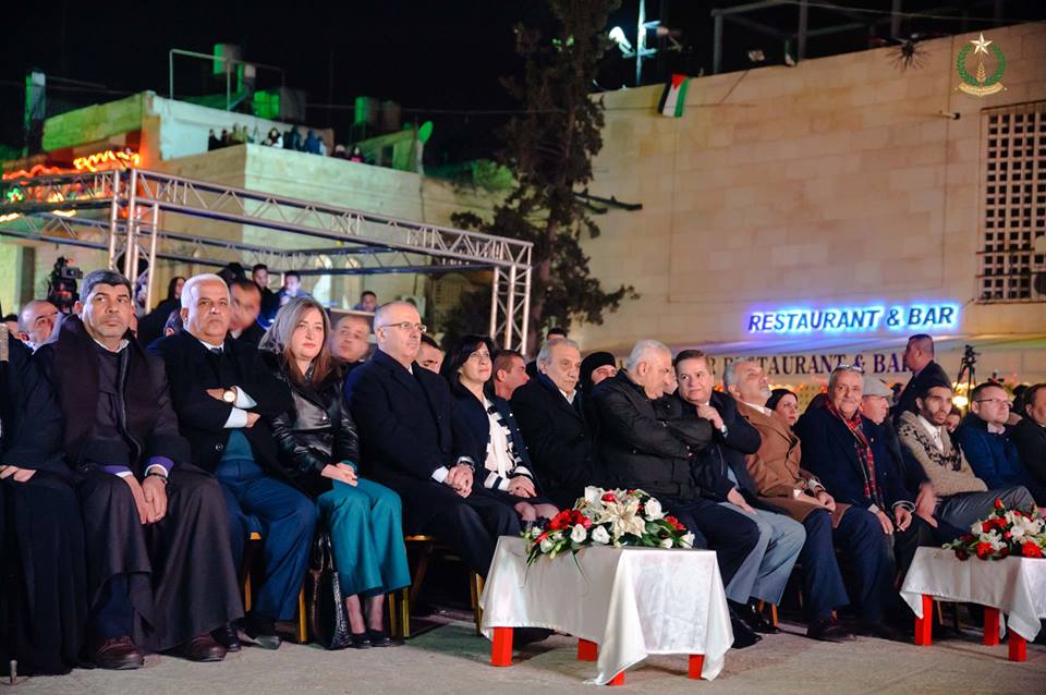 الاحتفال بإضاءة شجرة الميلاد في مدينة بيت لحم