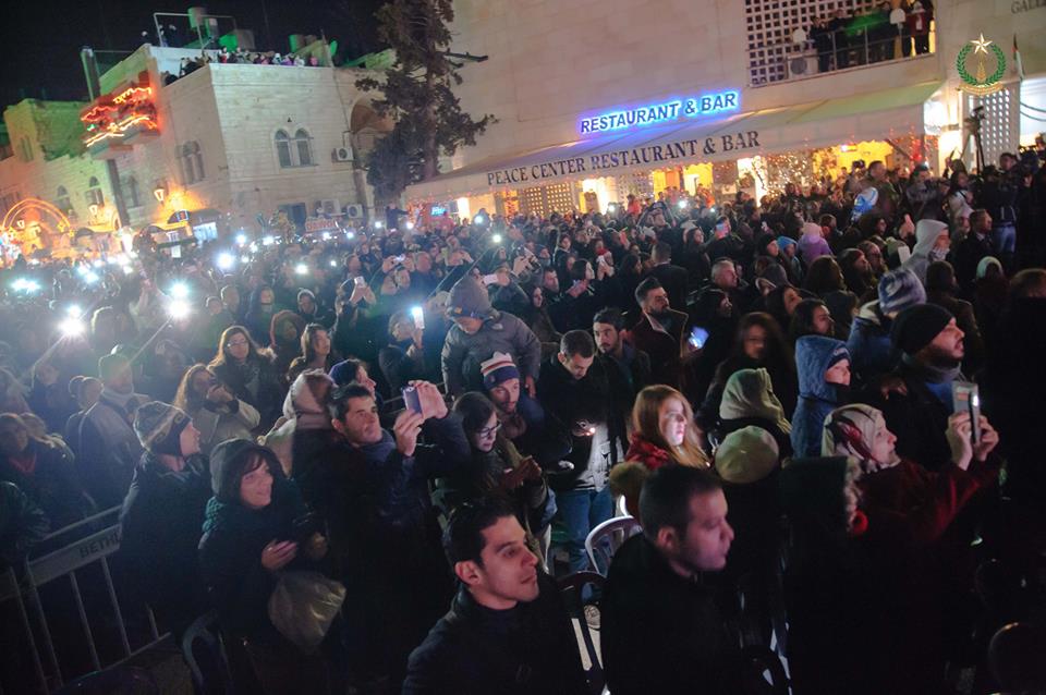 الاحتفال بإضاءة شجرة الميلاد في مدينة بيت لحم