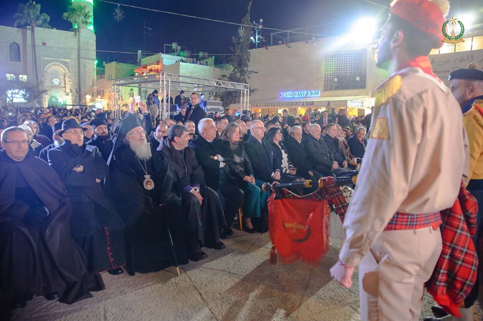 الاحتفال بإضاءة شجرة الميلاد في مدينة بيت لحم