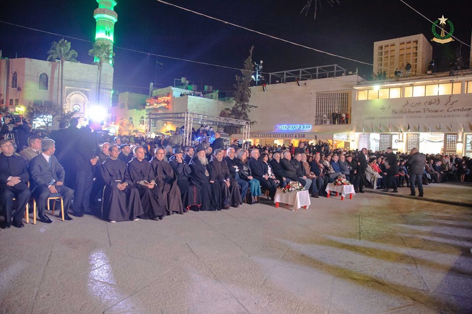 الاحتفال بإضاءة شجرة الميلاد في مدينة بيت لحم