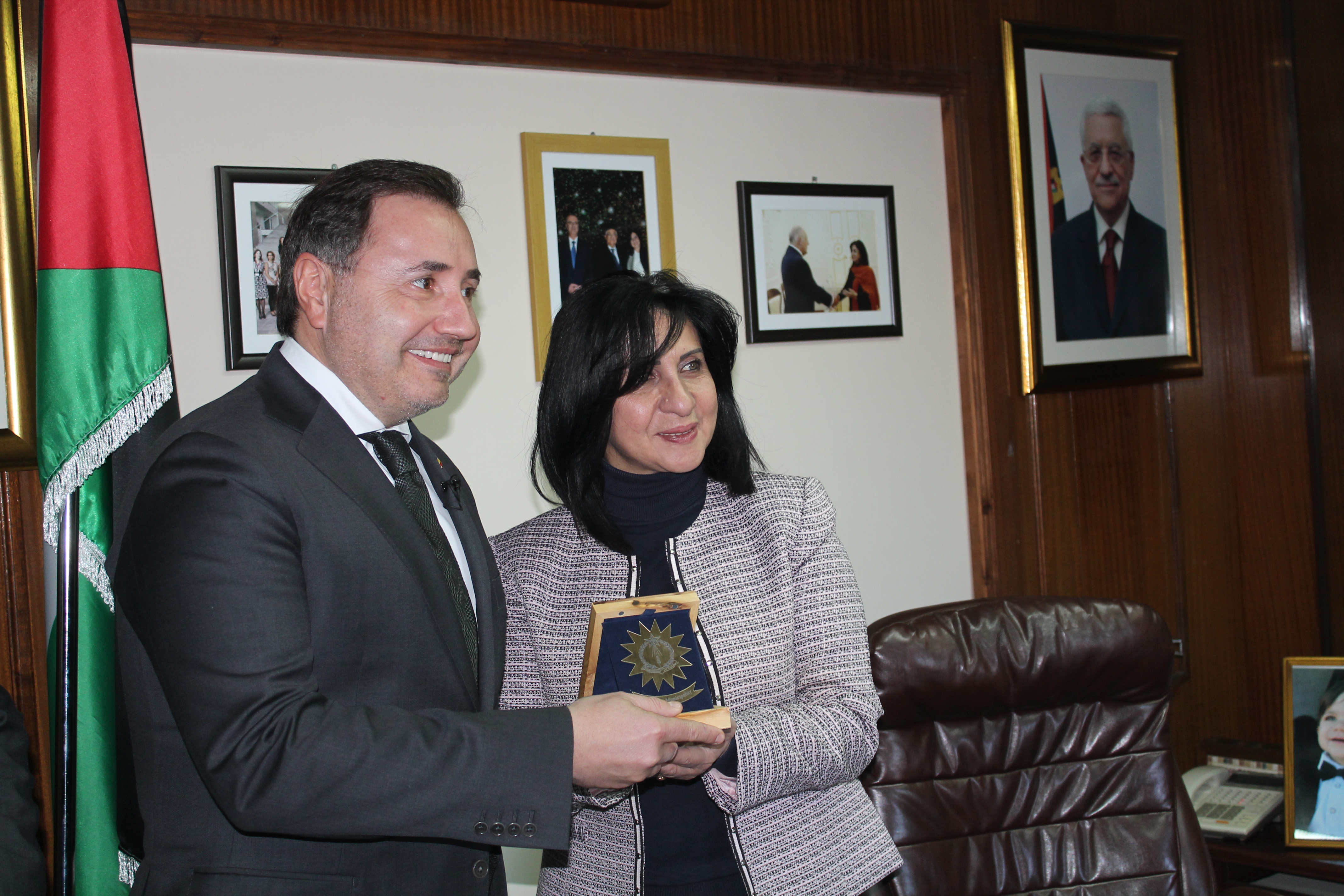 بابون تلتقي برئيس الحزب البرلماني الروماني والمرشح لرئاسة رومانيا 