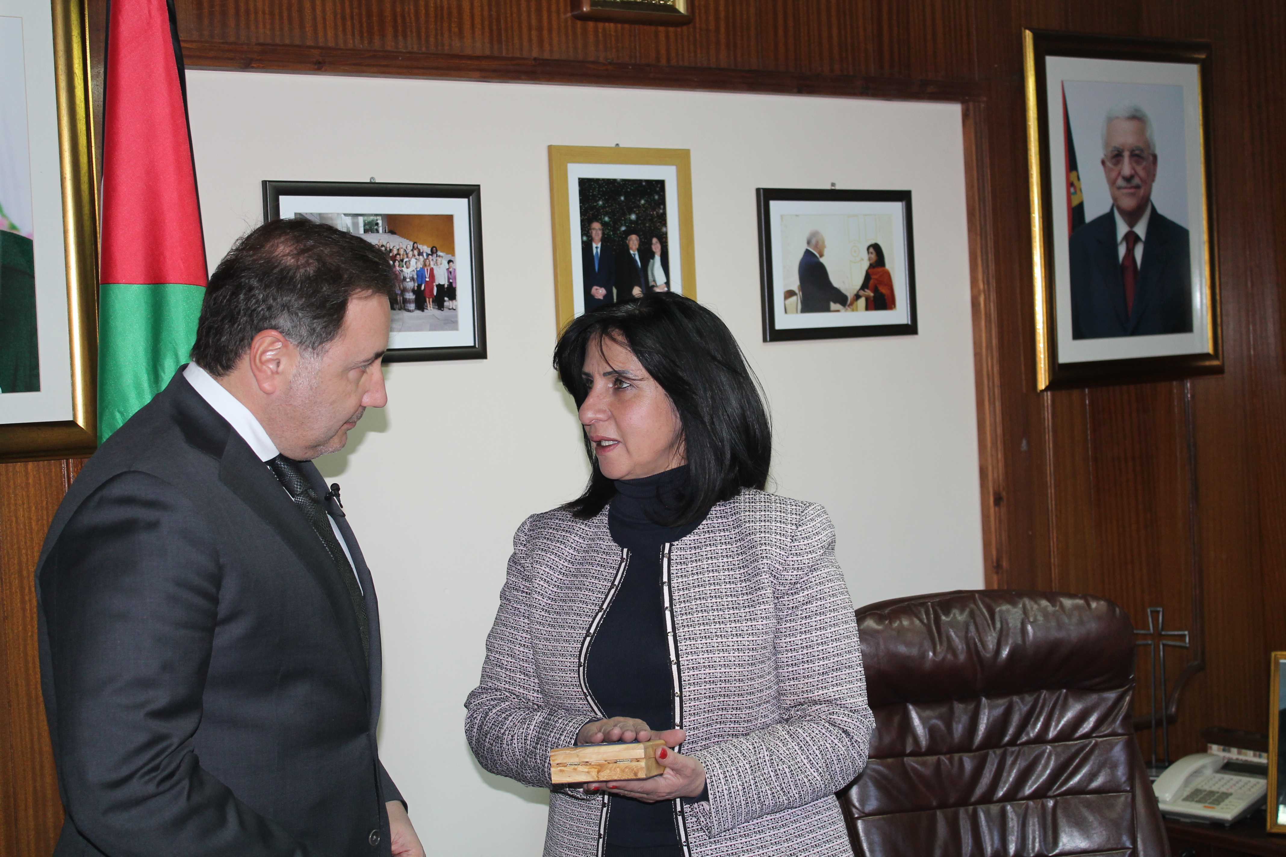 بابون تلتقي برئيس الحزب البرلماني الروماني والمرشح لرئاسة رومانيا 