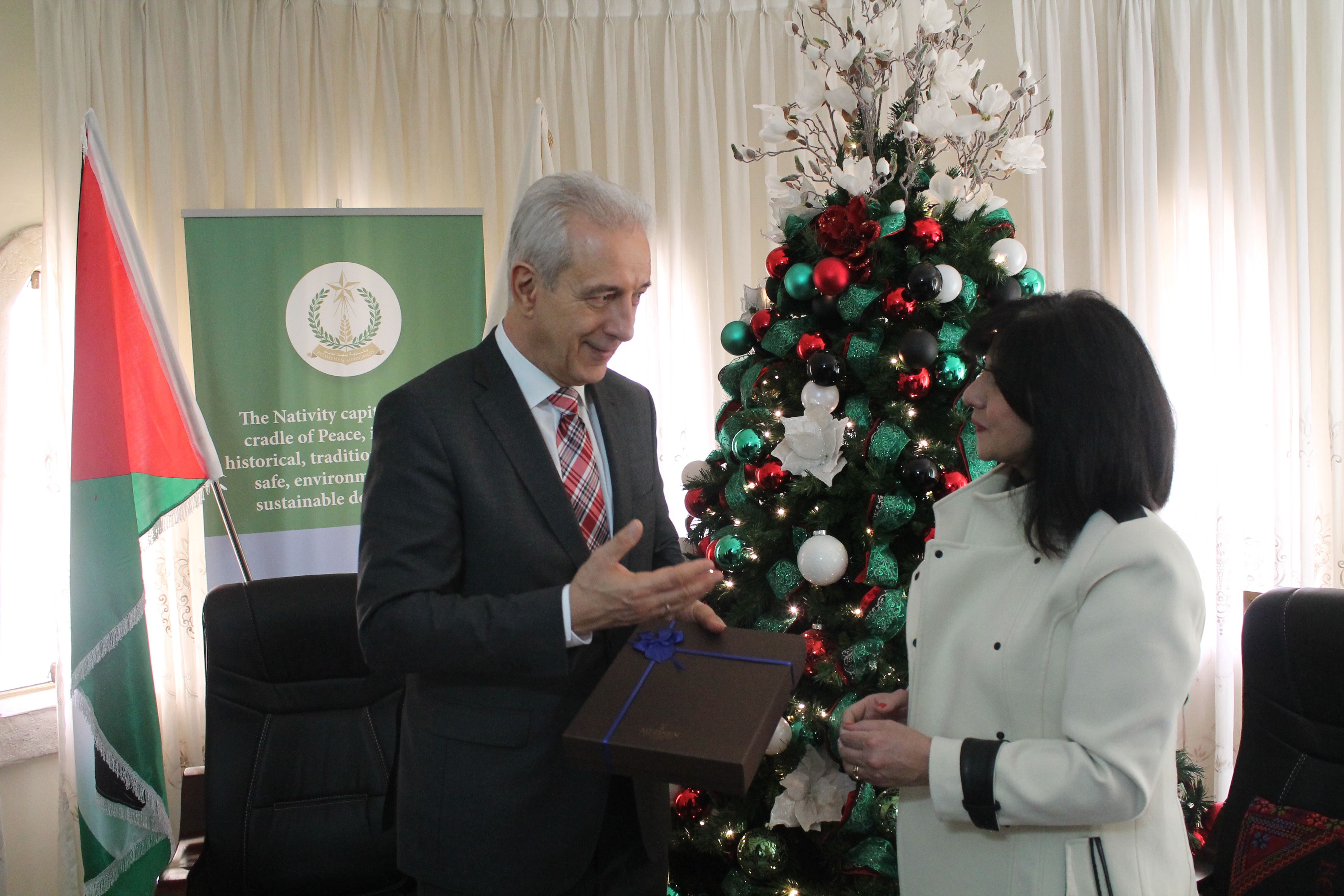 رئيسة بلدية بيت لحم تستقبل رئيس المجلس الإتحادي الألماني في دار بلدية بيت لحم