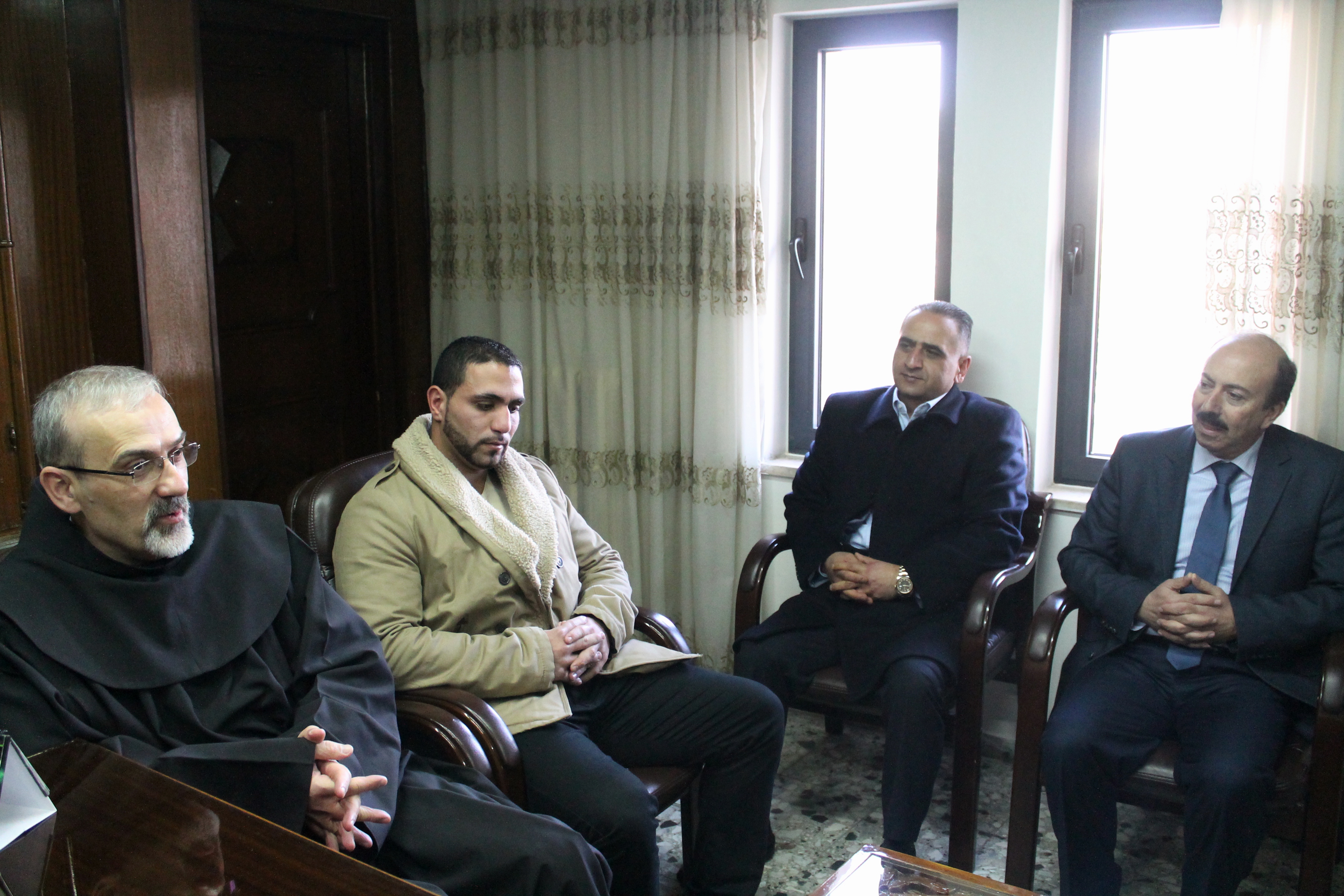 في زيارة تاريخية إلى بلدية بيت لحم حارس الأراضي المقدسة الأب بيتسابالا يلتقي بابون