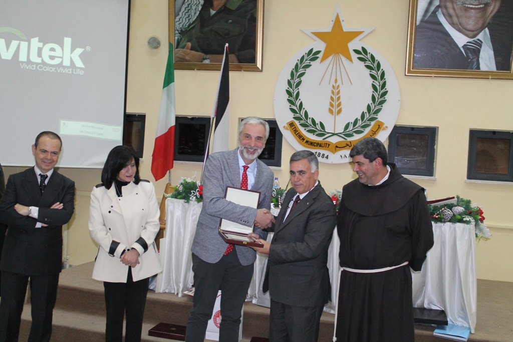 بلدية بيت لحم تطلق مجموعة من مشاريعها  الممولة من الحكومة الإيطالية من خلال  برنامج دعم البلديات الفلسطينية ومن بينها حوش السريان والمدبسة