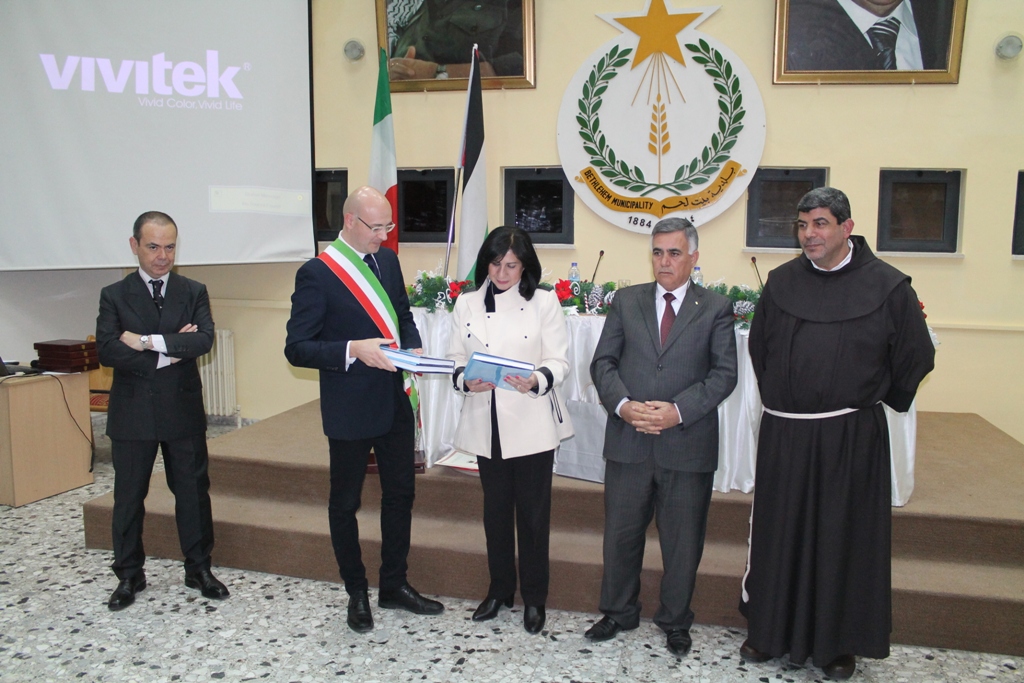 بلدية بيت لحم تطلق مجموعة من مشاريعها  الممولة من الحكومة الإيطالية من خلال  برنامج دعم البلديات الفلسطينية ومن بينها حوش السريان والمدبسة