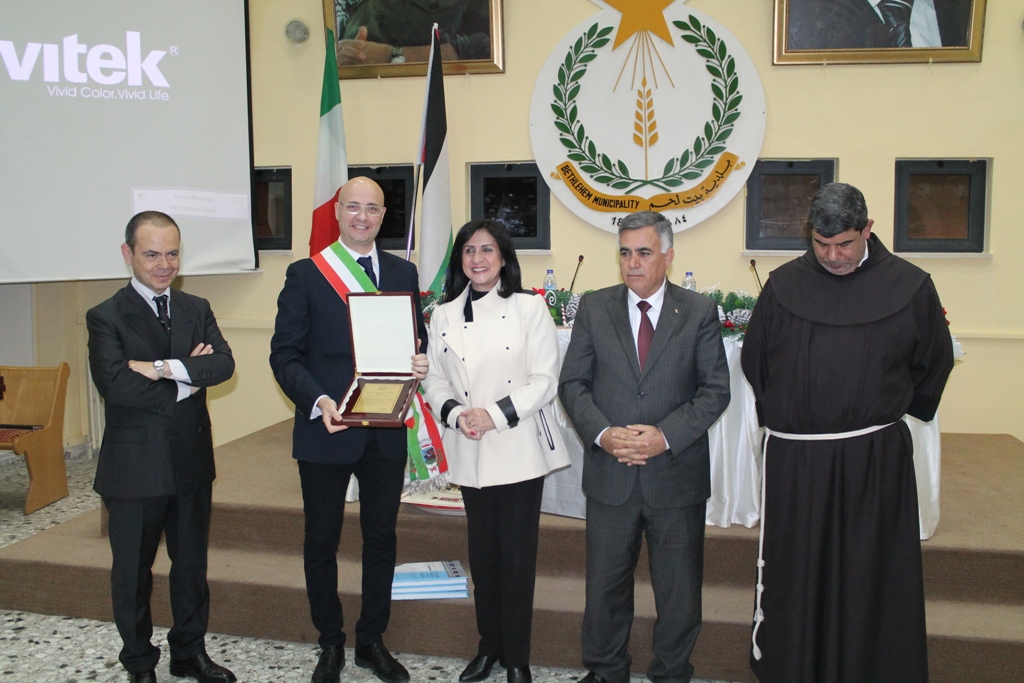 بلدية بيت لحم تطلق مجموعة من مشاريعها  الممولة من الحكومة الإيطالية من خلال  برنامج دعم البلديات الفلسطينية ومن بينها حوش السريان والمدبسة