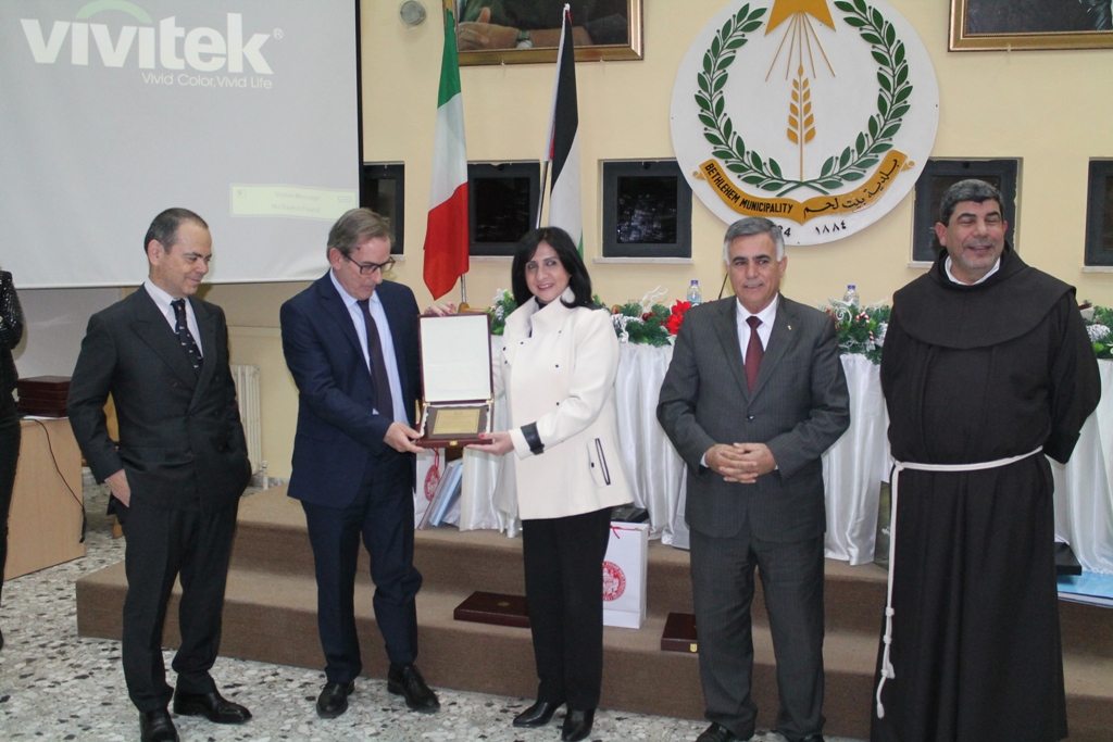 بلدية بيت لحم تطلق مجموعة من مشاريعها  الممولة من الحكومة الإيطالية من خلال  برنامج دعم البلديات الفلسطينية ومن بينها حوش السريان والمدبسة