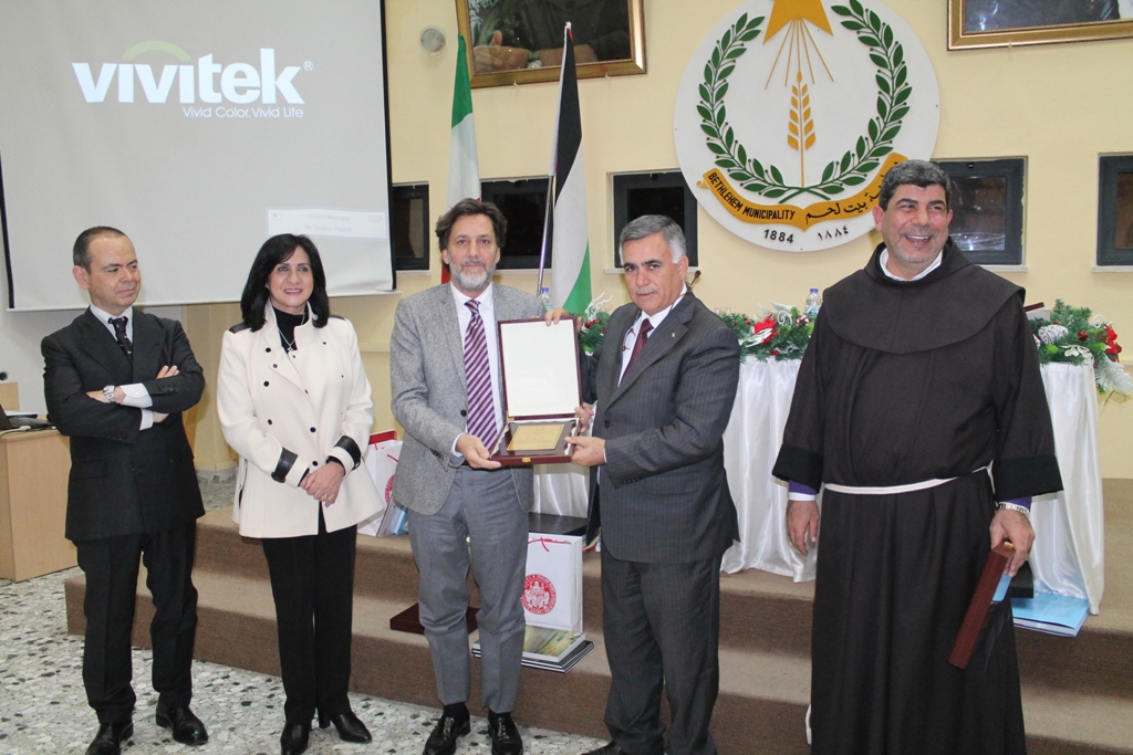 بلدية بيت لحم تطلق مجموعة من مشاريعها  الممولة من الحكومة الإيطالية من خلال  برنامج دعم البلديات الفلسطينية ومن بينها حوش السريان والمدبسة