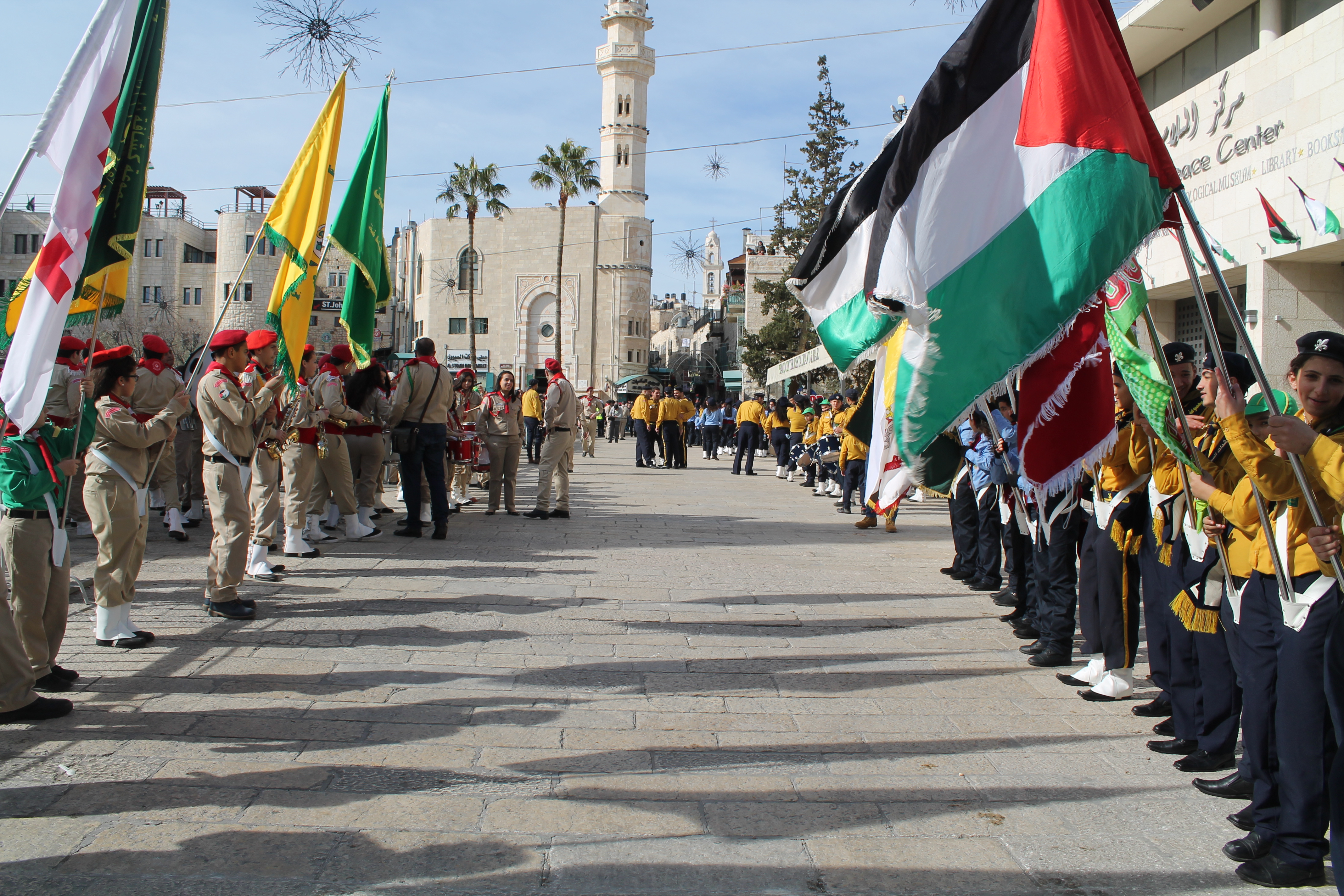 رئيسة وأعضاء بلدية بيت لحم يستقبلون حارس الأراضي المقدسة بمناسبة عيد الغطاس