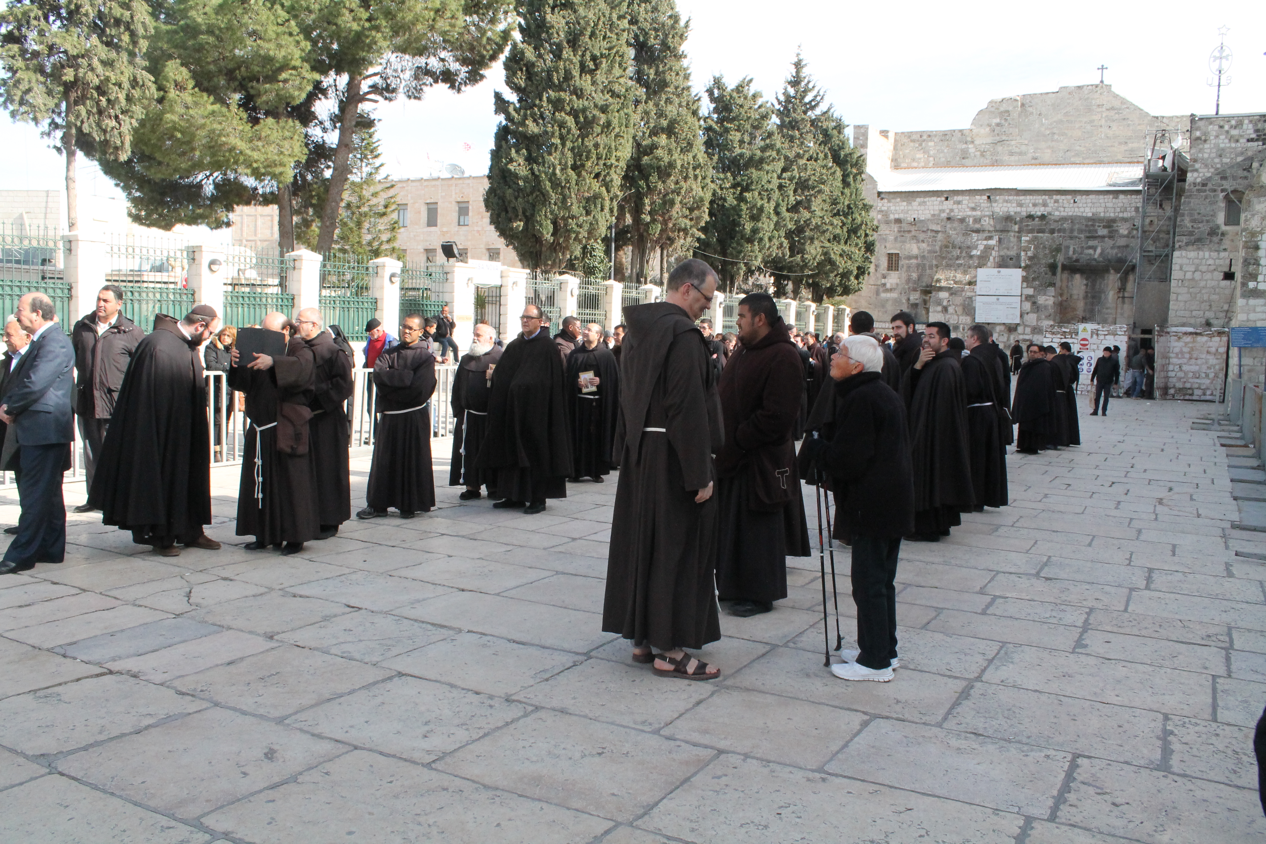 رئيسة وأعضاء بلدية بيت لحم يستقبلون حارس الأراضي المقدسة بمناسبة عيد الغطاس