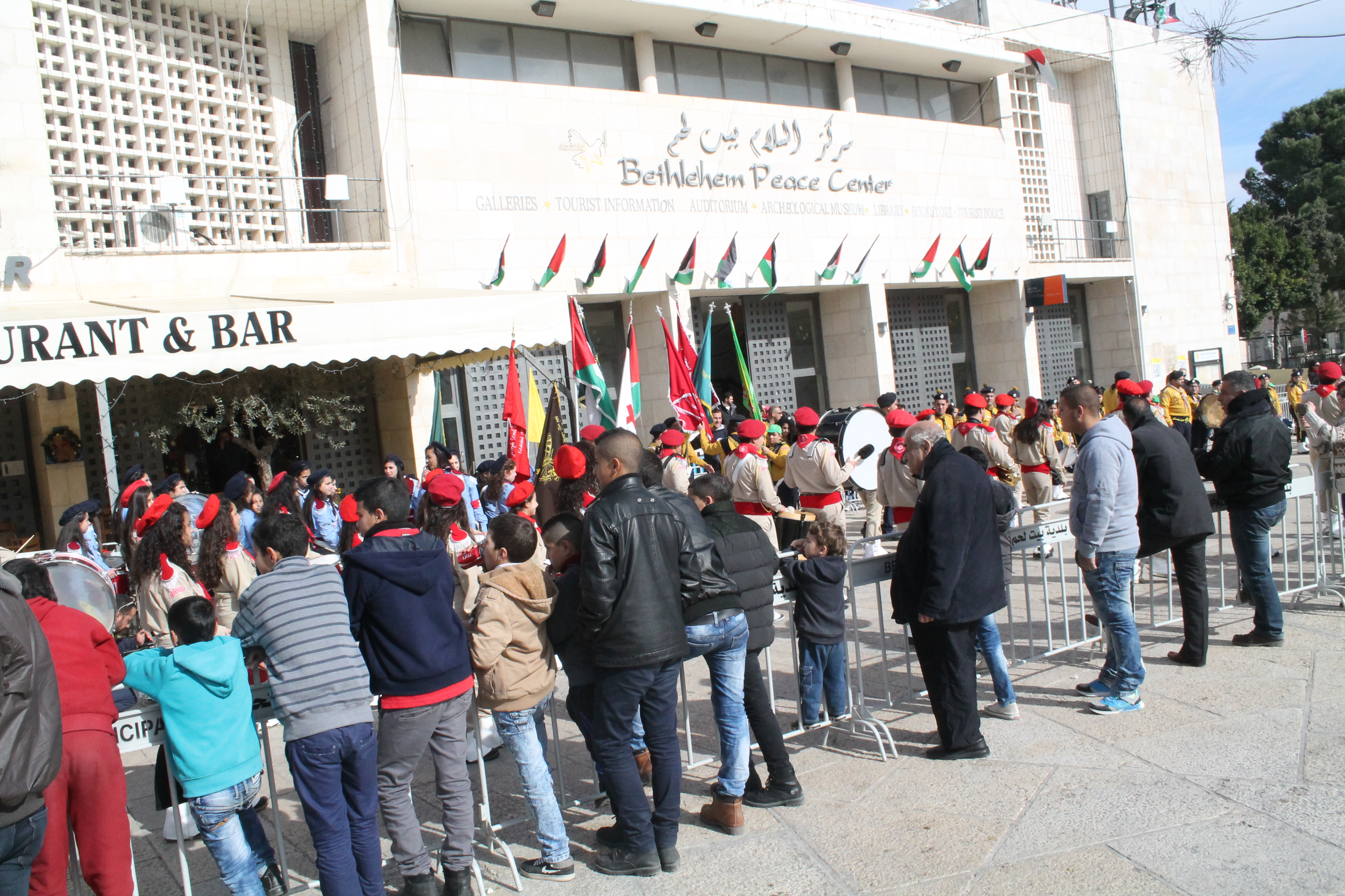 رئيسة وأعضاء بلدية بيت لحم يستقبلون حارس الأراضي المقدسة بمناسبة عيد الغطاس